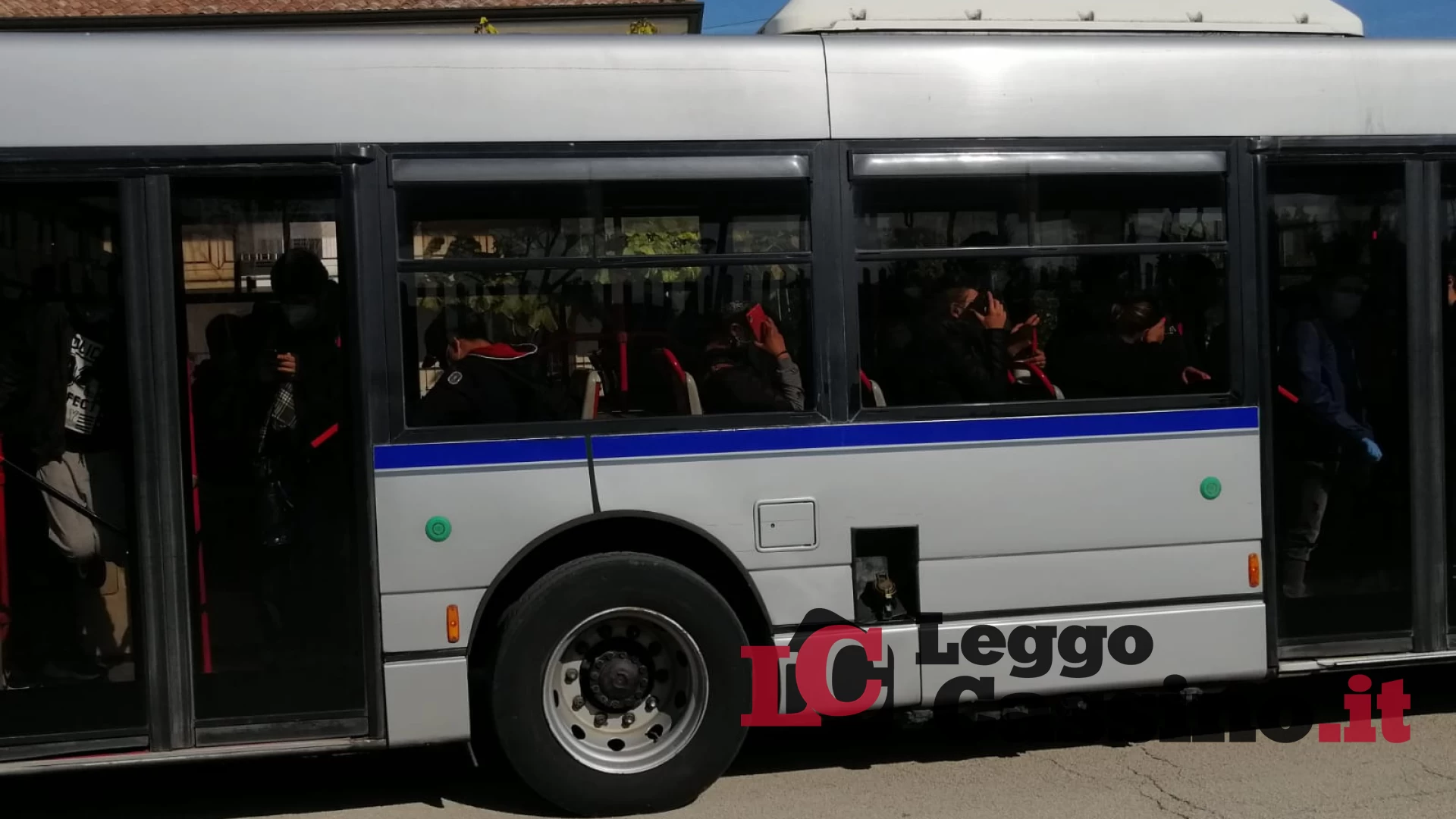 "I bus scolastici viaggiano secondo le norme, non ci sono assembramenti"