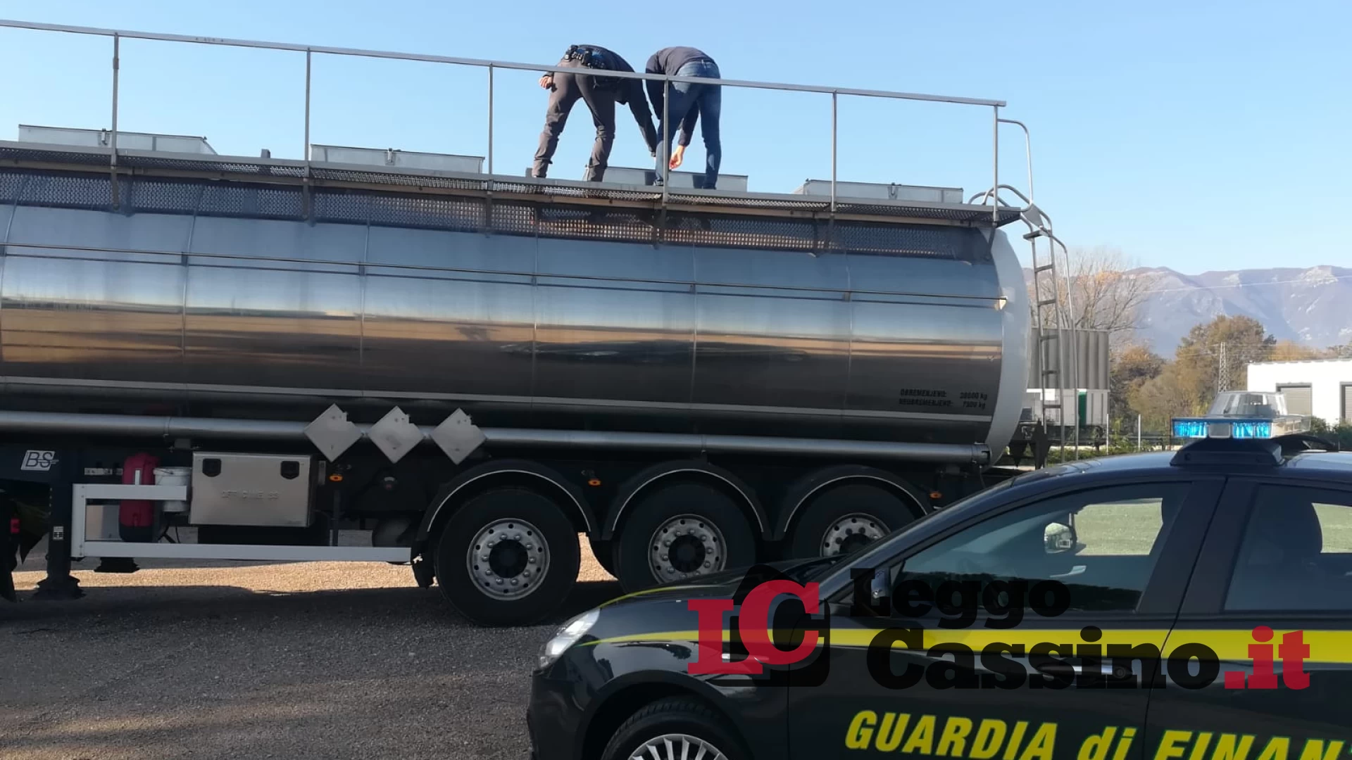 Carburante annacquato: i finanzieri sequestrano un distributore di benzina di Cassino