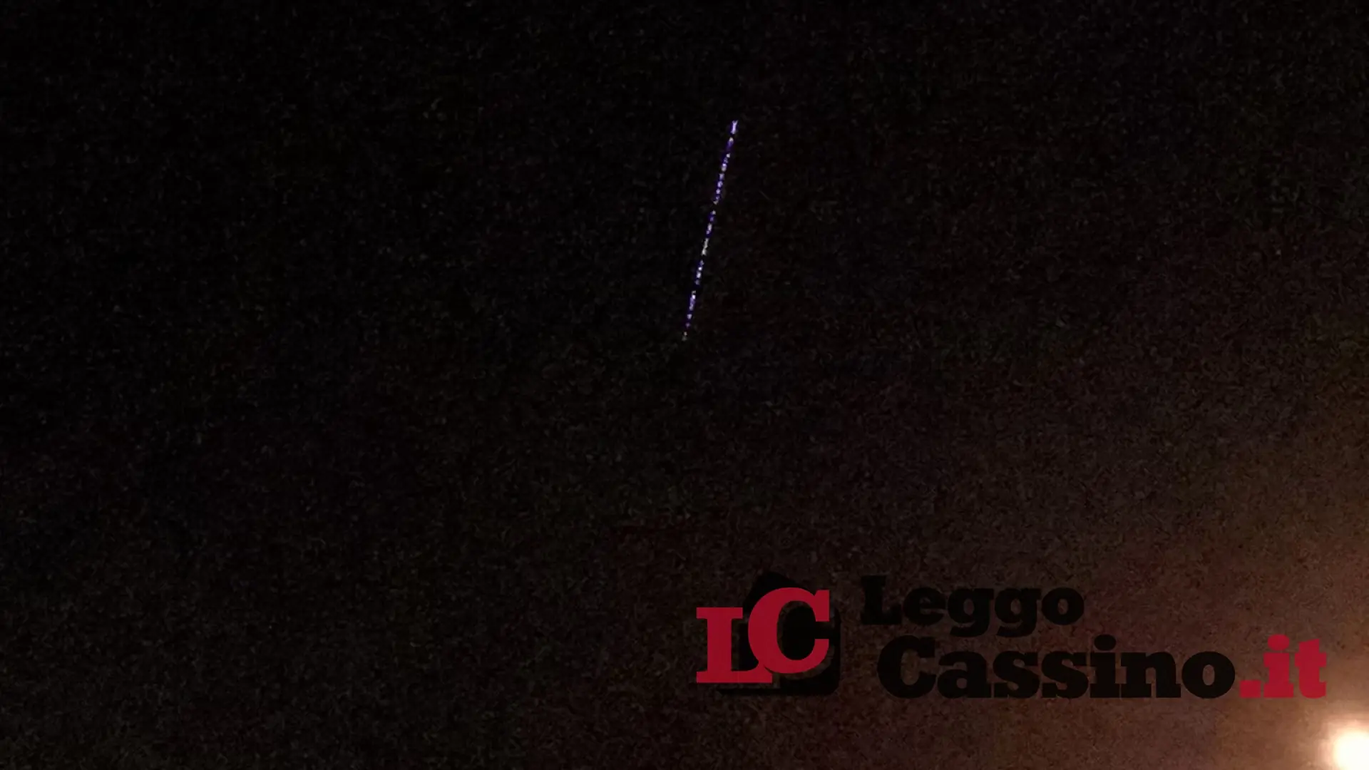 Il mistero delle luci nel cielo notturno. Tranquilli, non sono ufo!