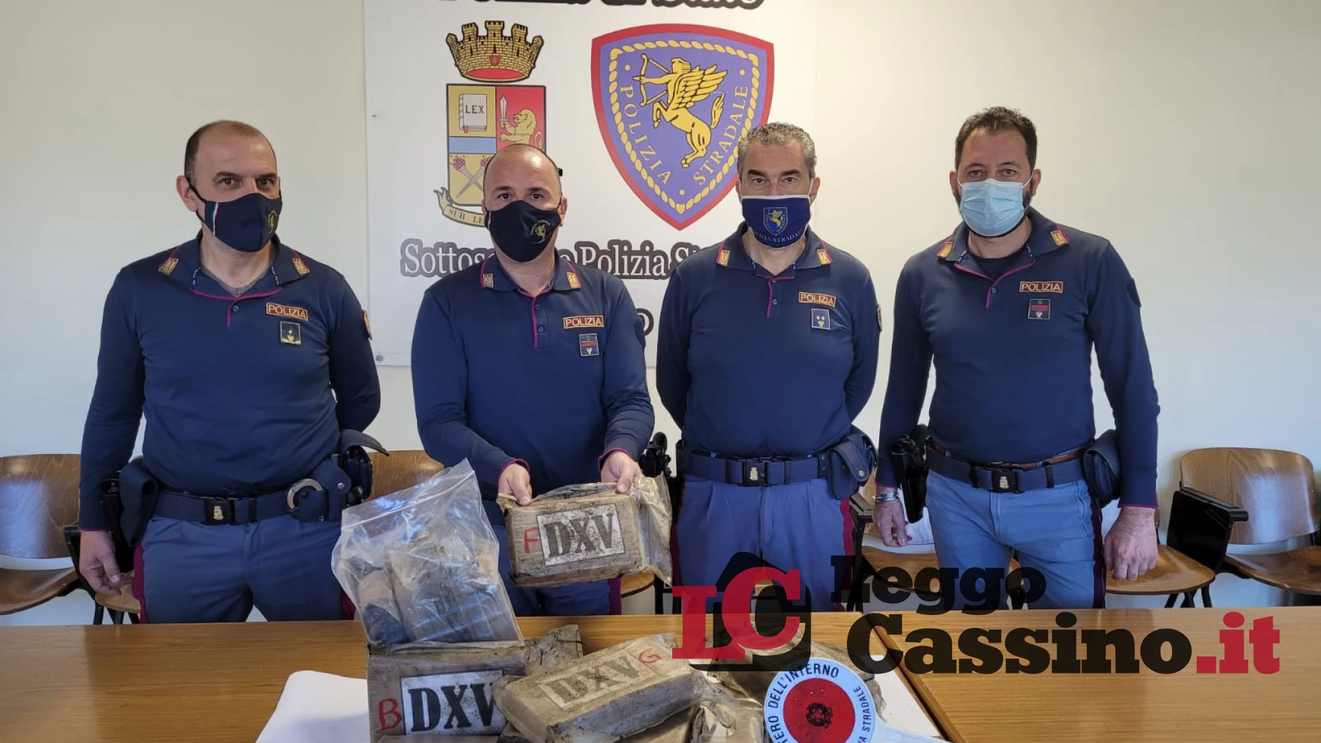 In macchina con 14 chili di cocaina: arrestati a Cassino
