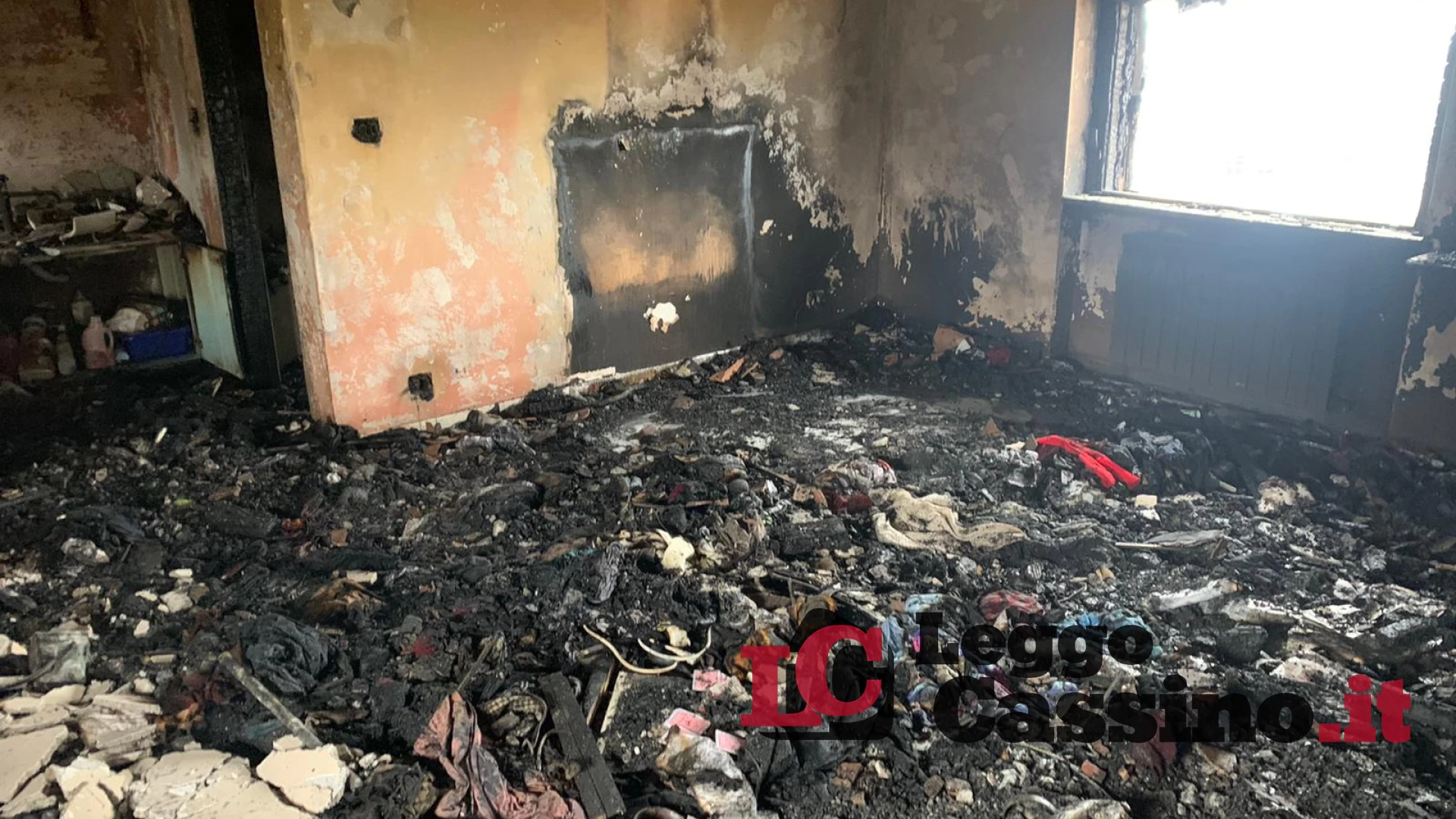 Abitazione distrutta da un incendio, si mette in moto la macchina della solidarietà