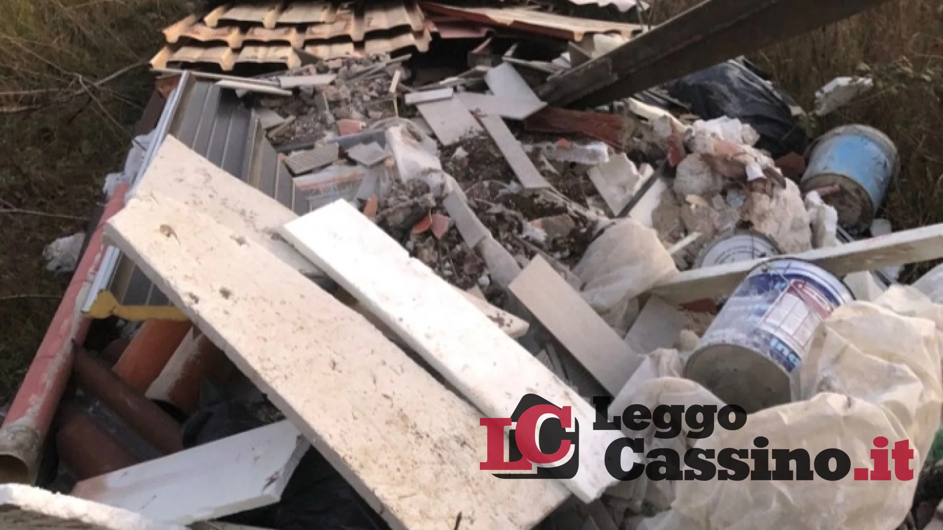Cassino, foto trappola immortala l'abbandono di materiali edili