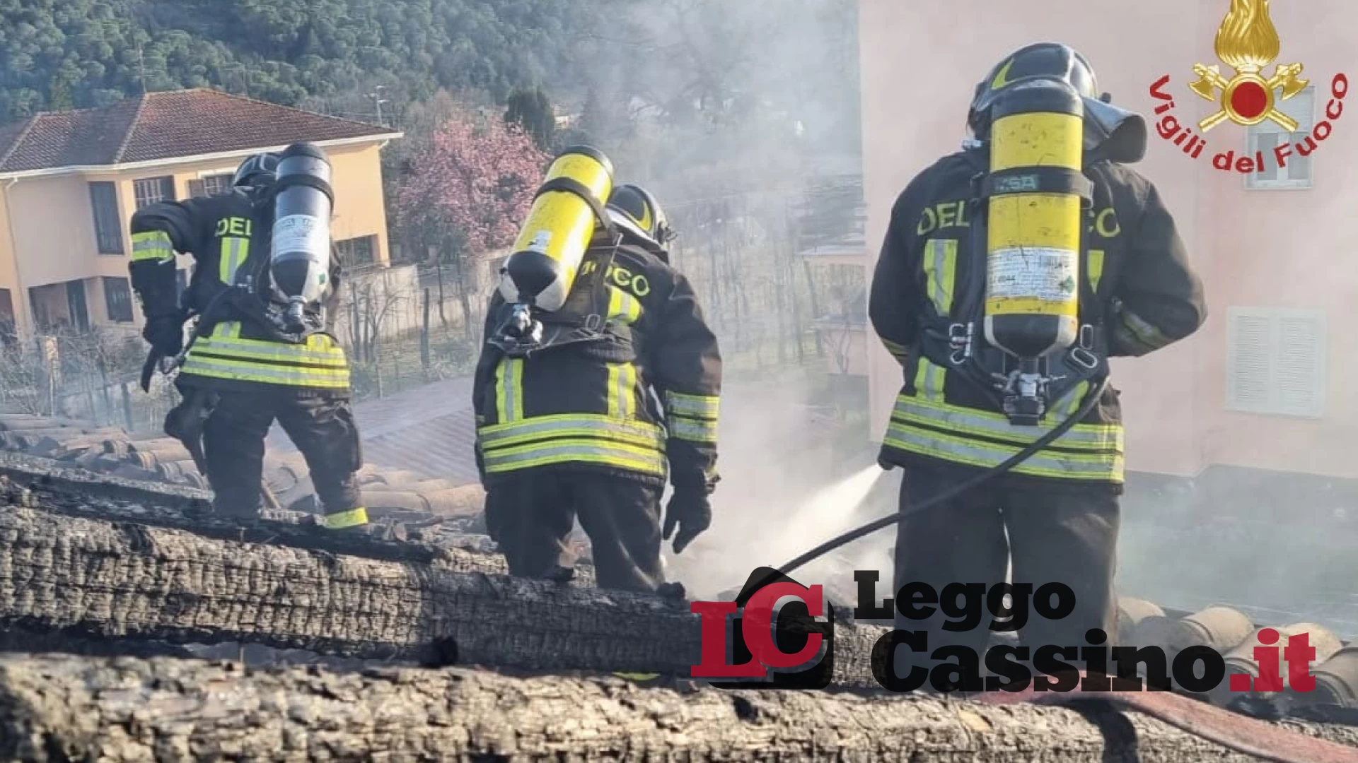 Prende fuoco il tetto di un'abitazione, paura a Cassino