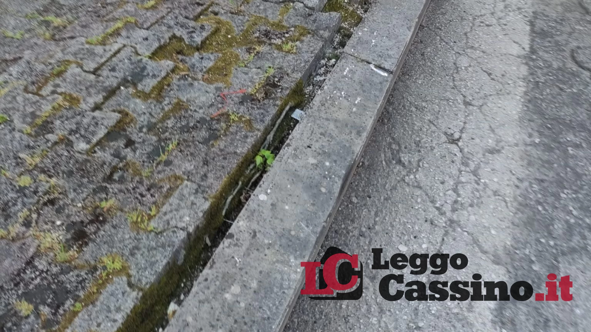 Marciapiedi disconnessi e scarsa illuminazione nel quartiere San Giovanni