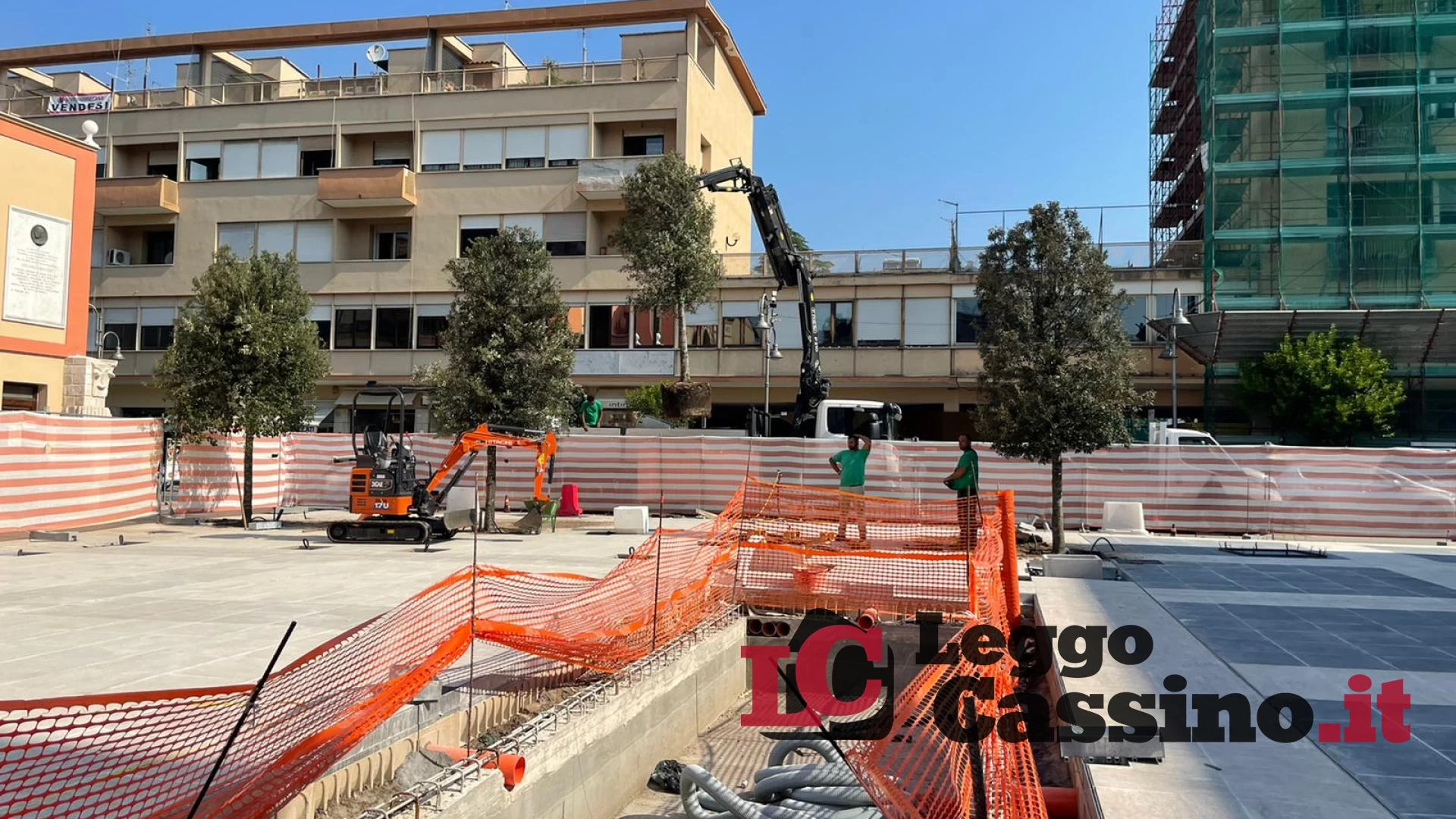 Piazza Diamare, ecco anche gli alberi: a settembre l'inaugurazione
