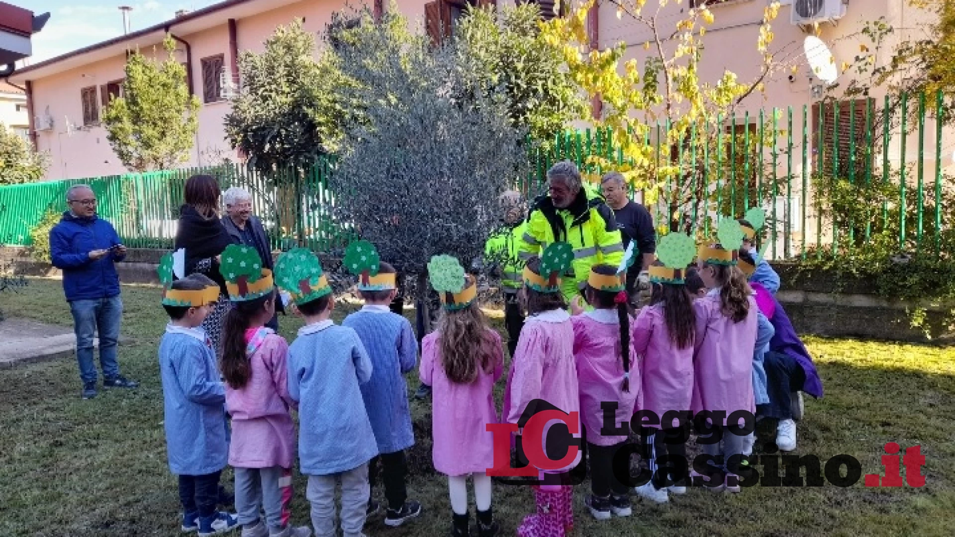 I bimbi della Scuola dell'Infanzia di via Arigni celebrano la Festa dell'Albero