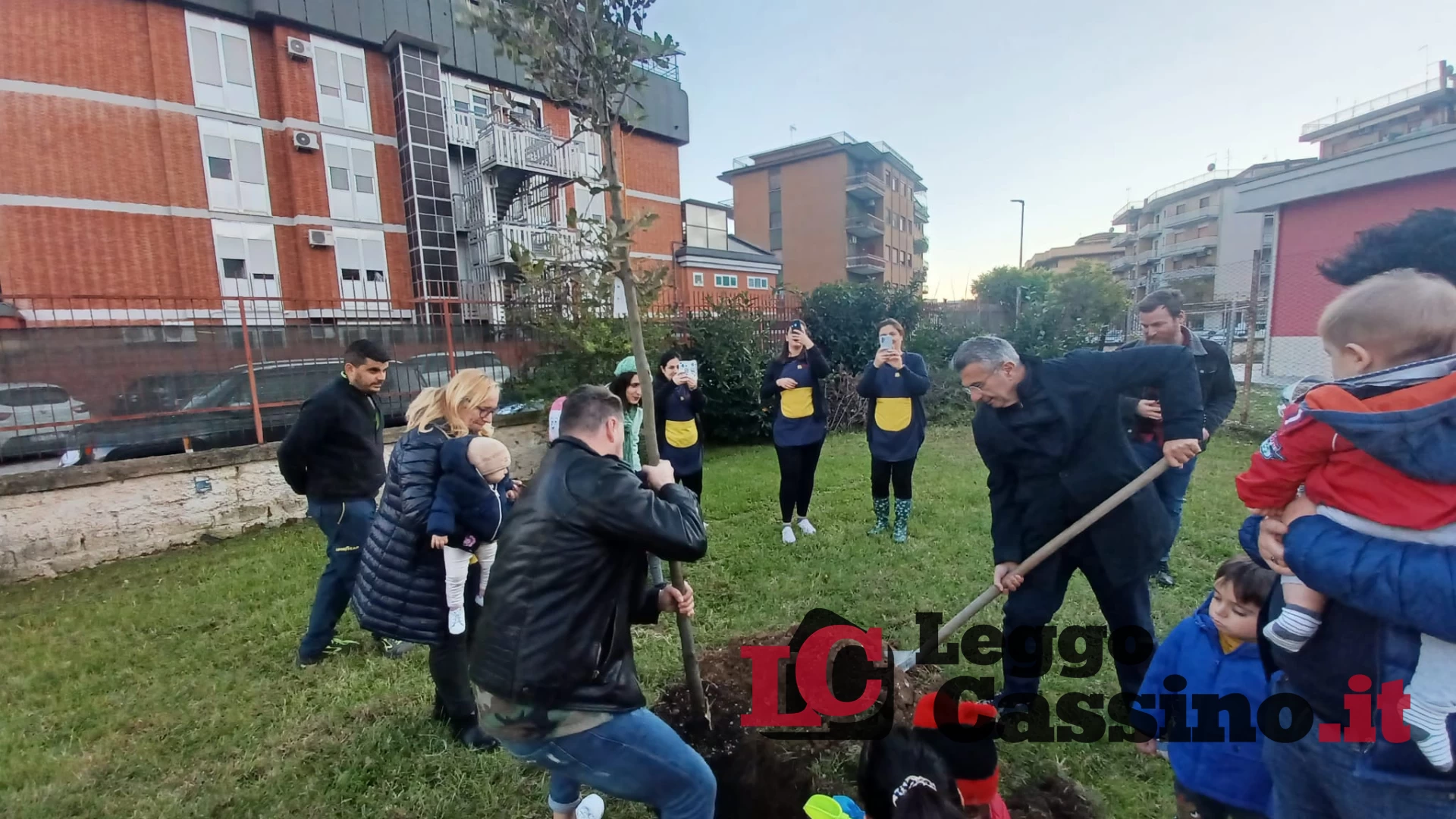 Cassino, Salera pianta tre alberi all'asilo nido di via Botticelli