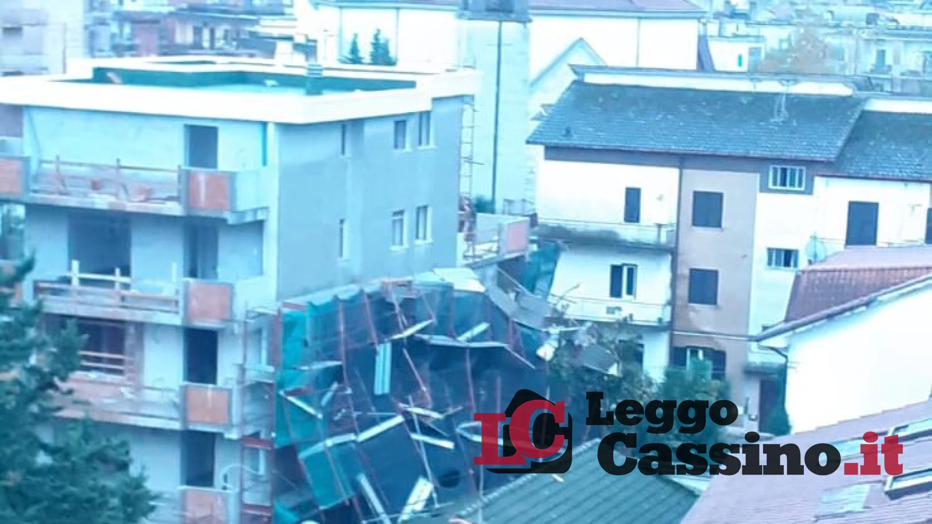 Crolla un'impalcatura in piazza San Giovanni: paura a Cassino