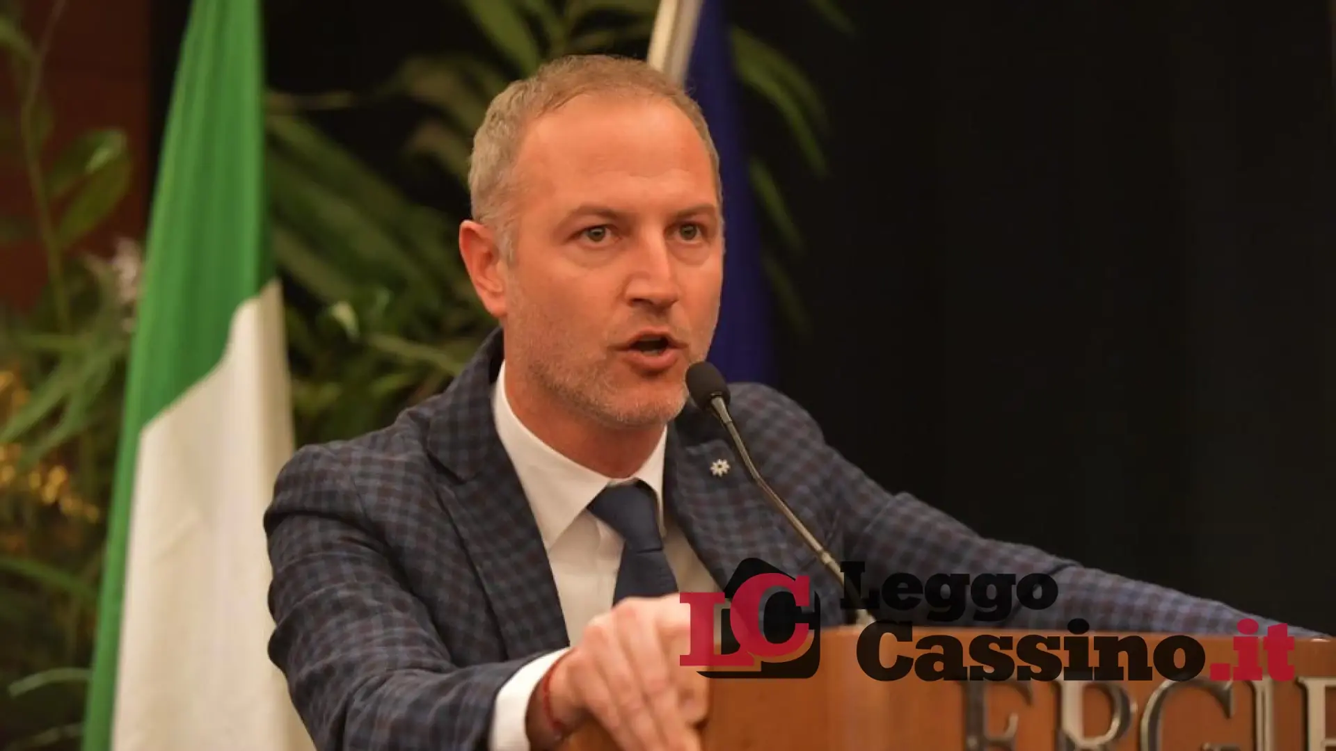 "Hanno cambiato nome nel vano tentativo di nascondere il poltronificio"