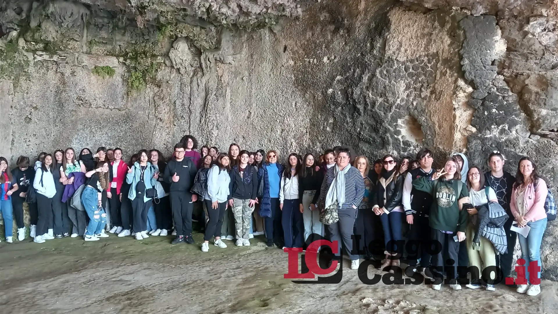 Gli studenti del Liceo Varrone a Parigi con la preside Teresa Orlando e i docenti Alessandra Giannitelli e Roberto Folcarelli