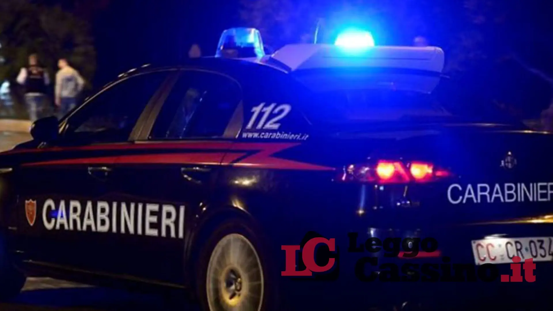 Si stendono sulla Casilina per fare selfie e video: panico a Piedimonte