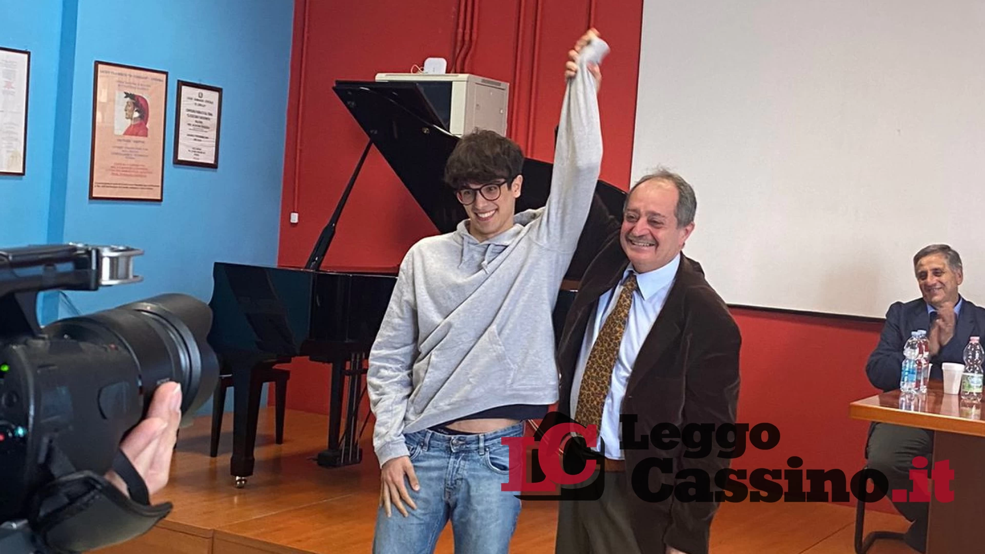 Michele Bosco, studente del Liceo Classico “Carducci” di Cassino, ha vinto il primo premio del Certamen Ciceronianum Normanno a Caserta
