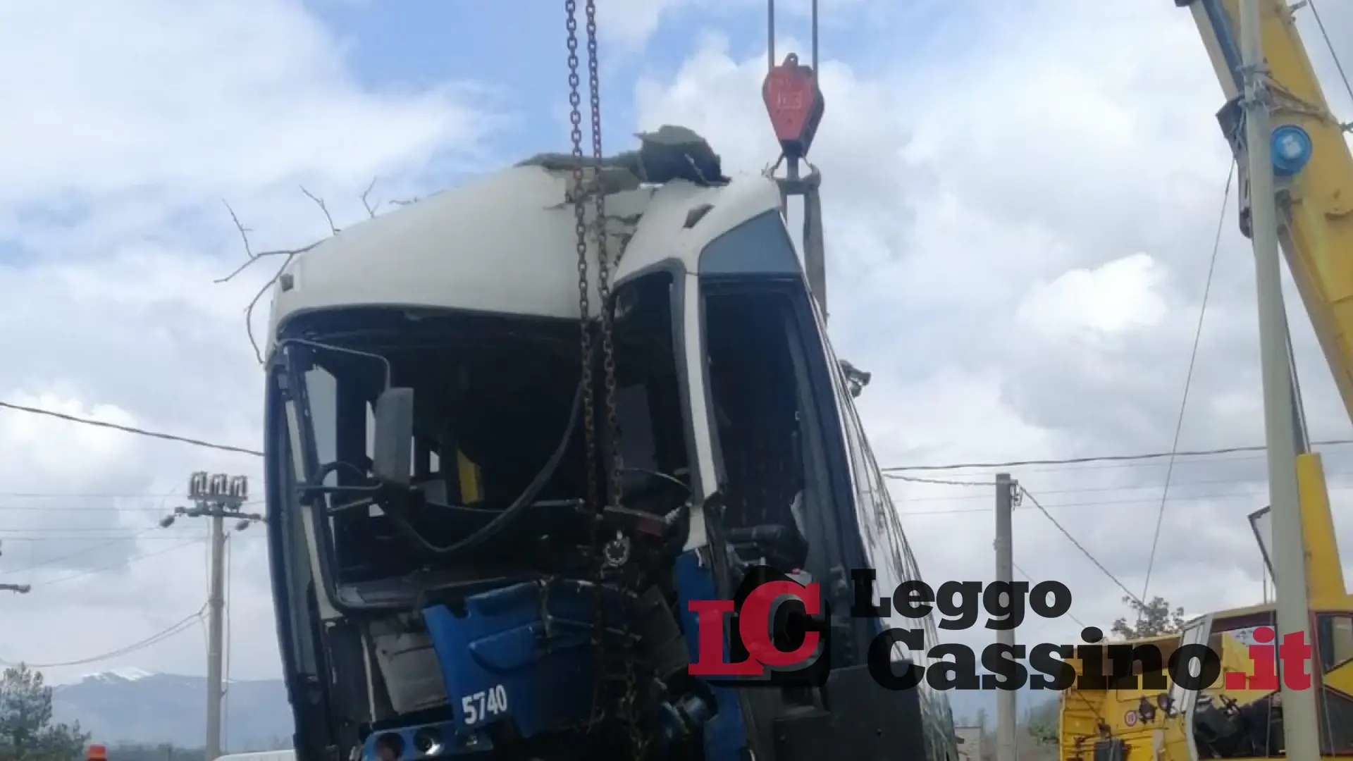 Incidente tra un bus Cotral e pulmino Unitalsi, un ferito