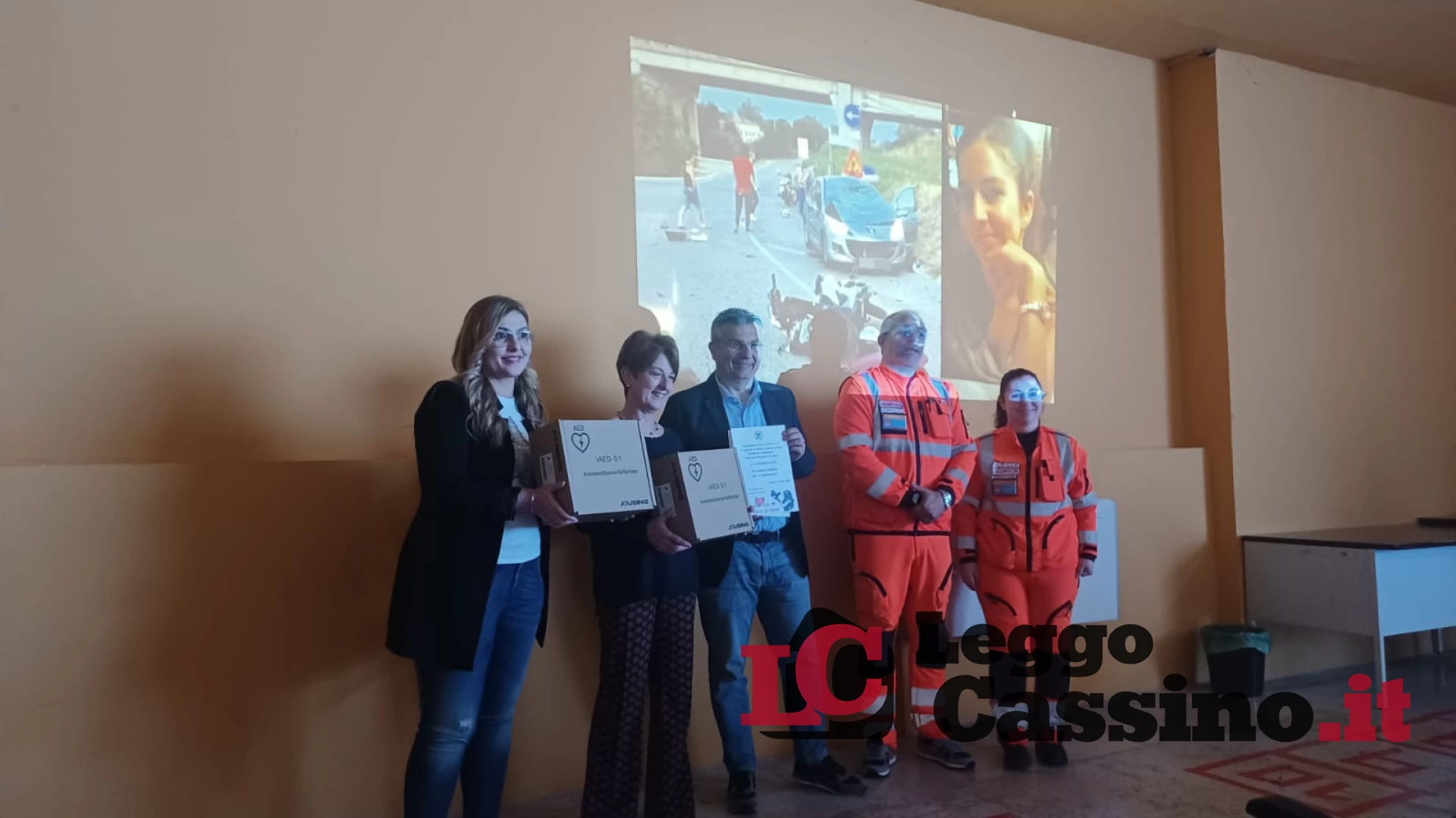 Sessanta genitori "regalano" due defibrillatori alla città di Cassino