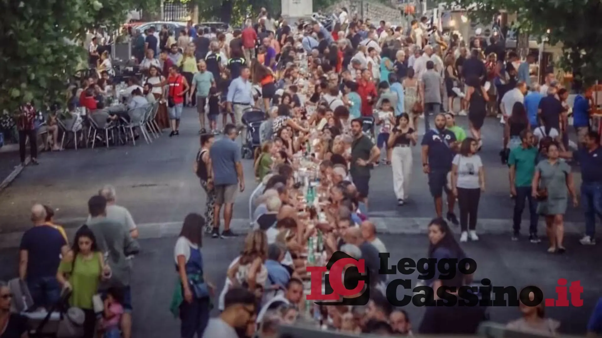 Roccasecca, una tavolata lungo tutto via Roma per festeggiare l'estate