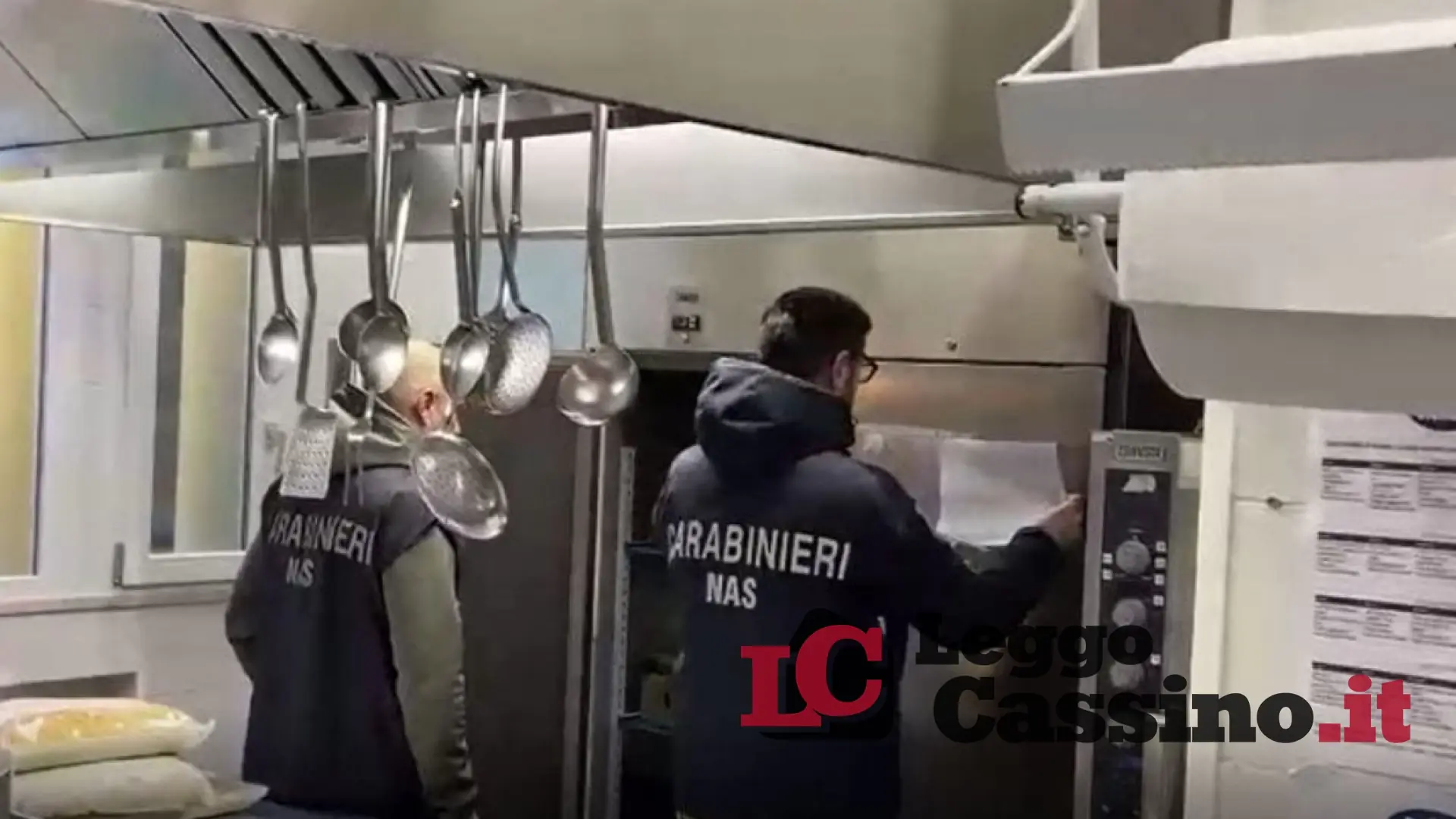 Plastica nel panino di un alunno, sospeso il centro cottura