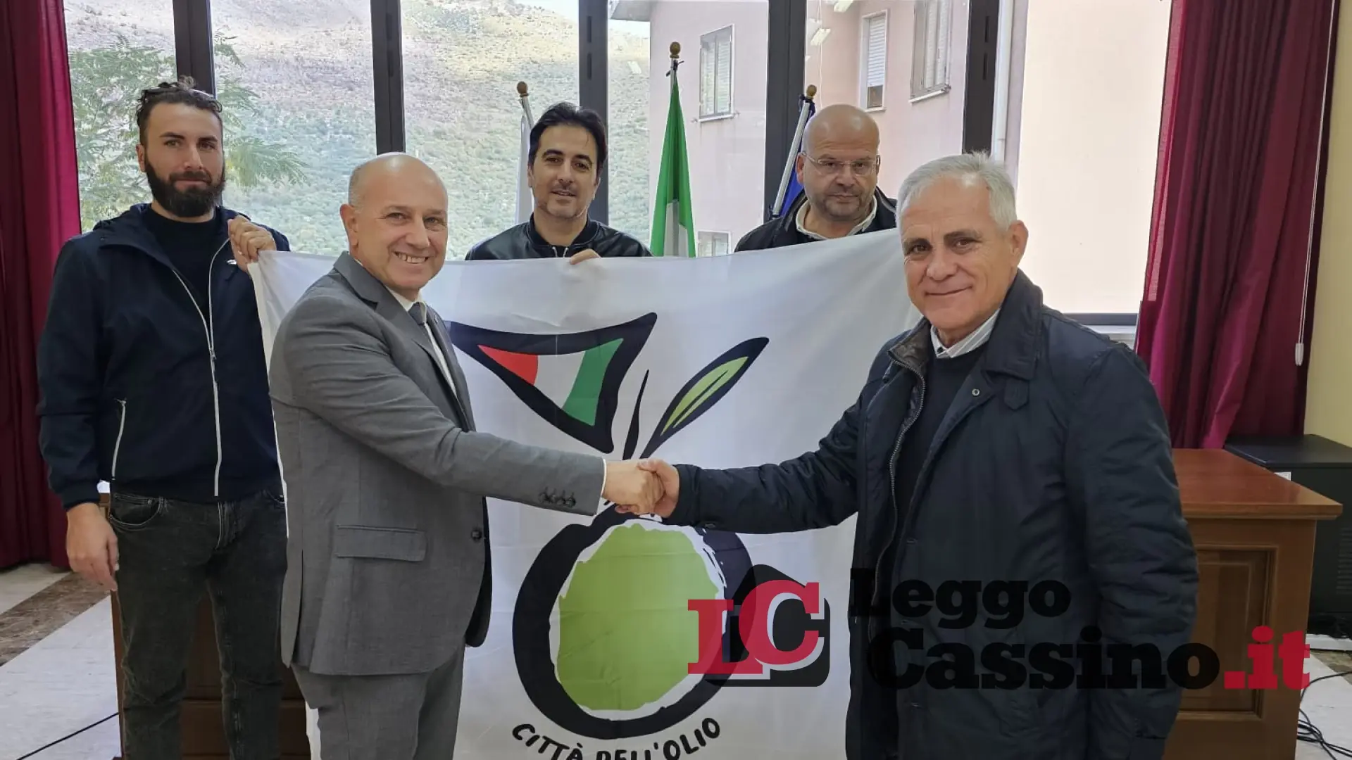 "Esperia Città dell'Olio", ecco la consegna della bandiera