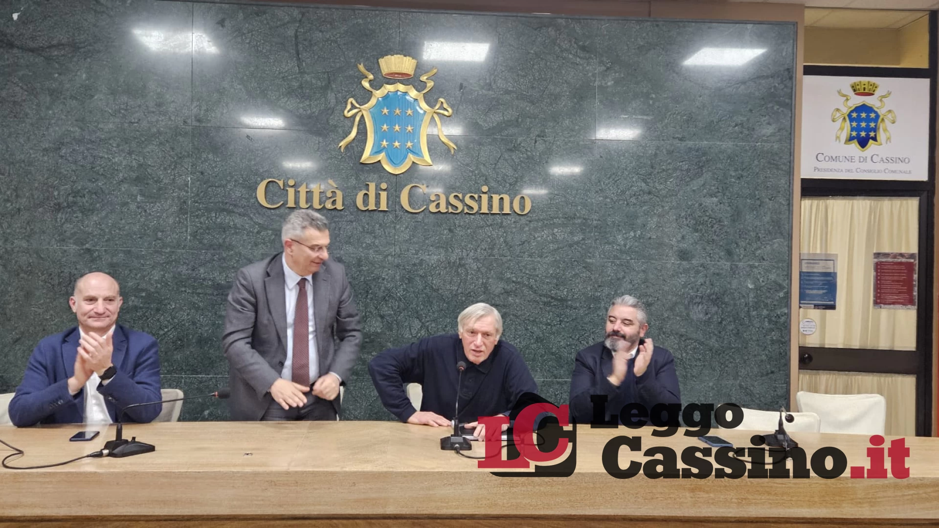 Don Ciotti emoziona Cassino. Standing ovation in sala Restagno