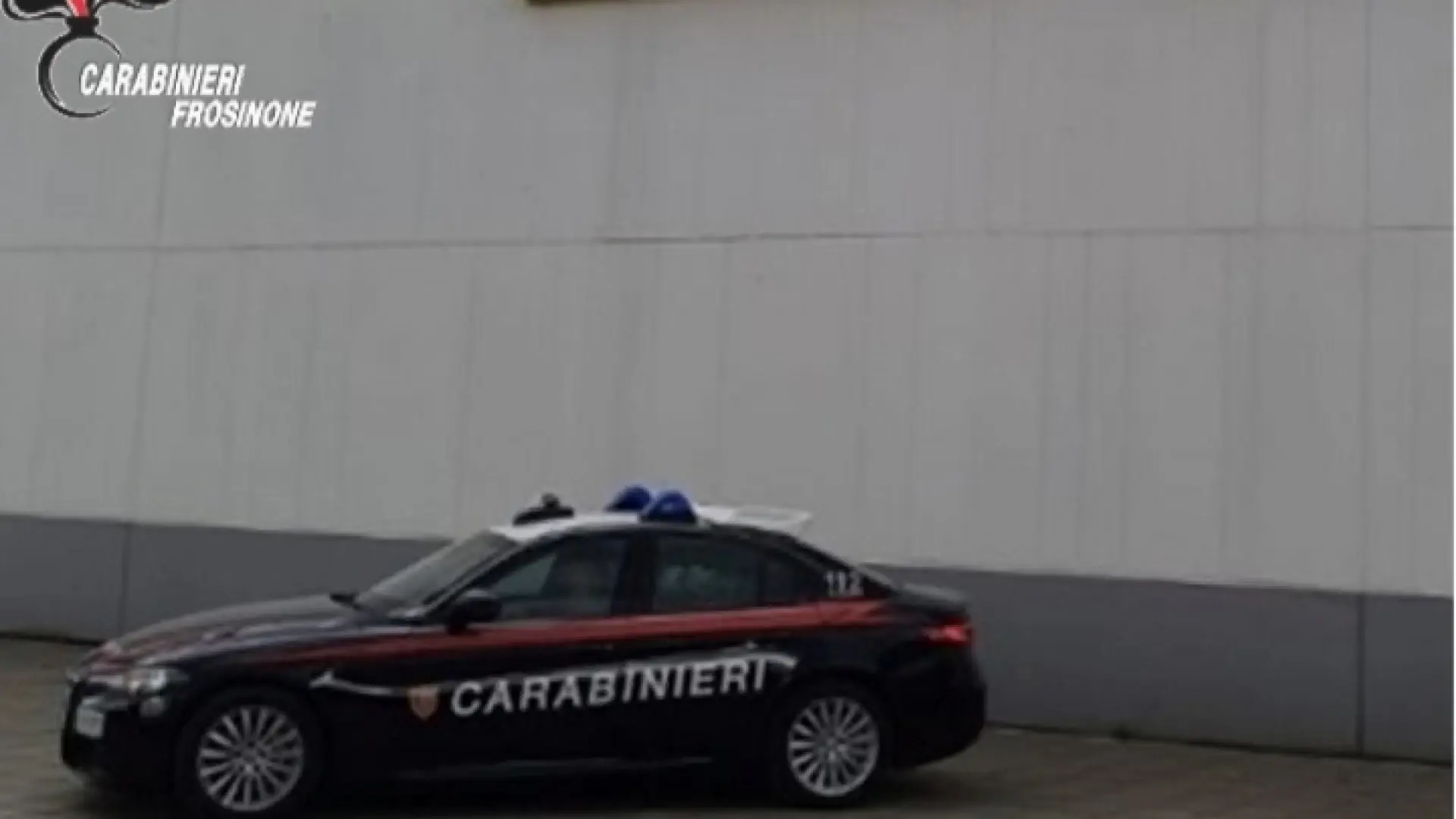 Fanno finta di fare acquisti e rubano cosmetici: arrestati