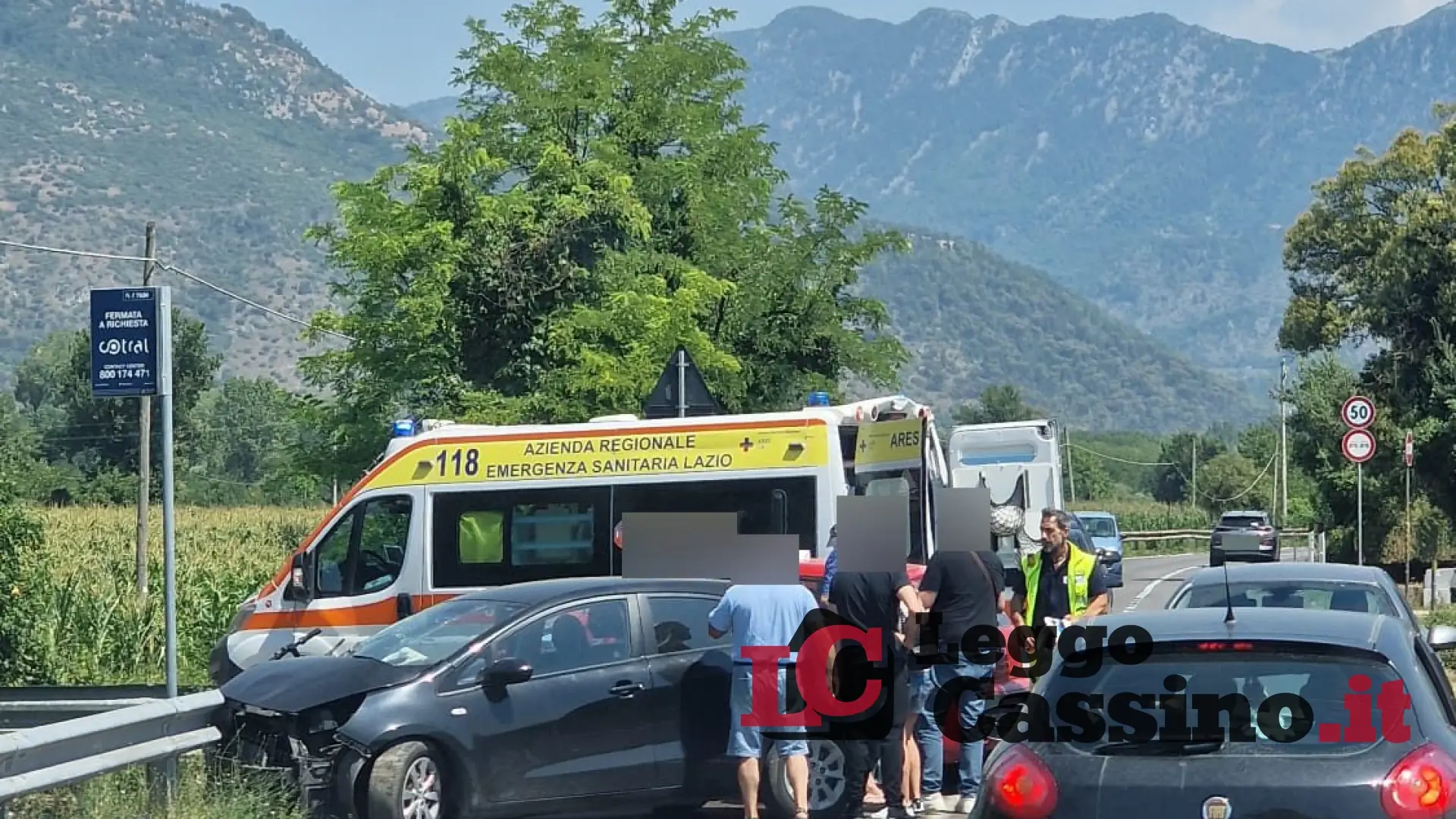 Schianto tra auto e monopattino: un giovane finisce al Pronto Soccorso