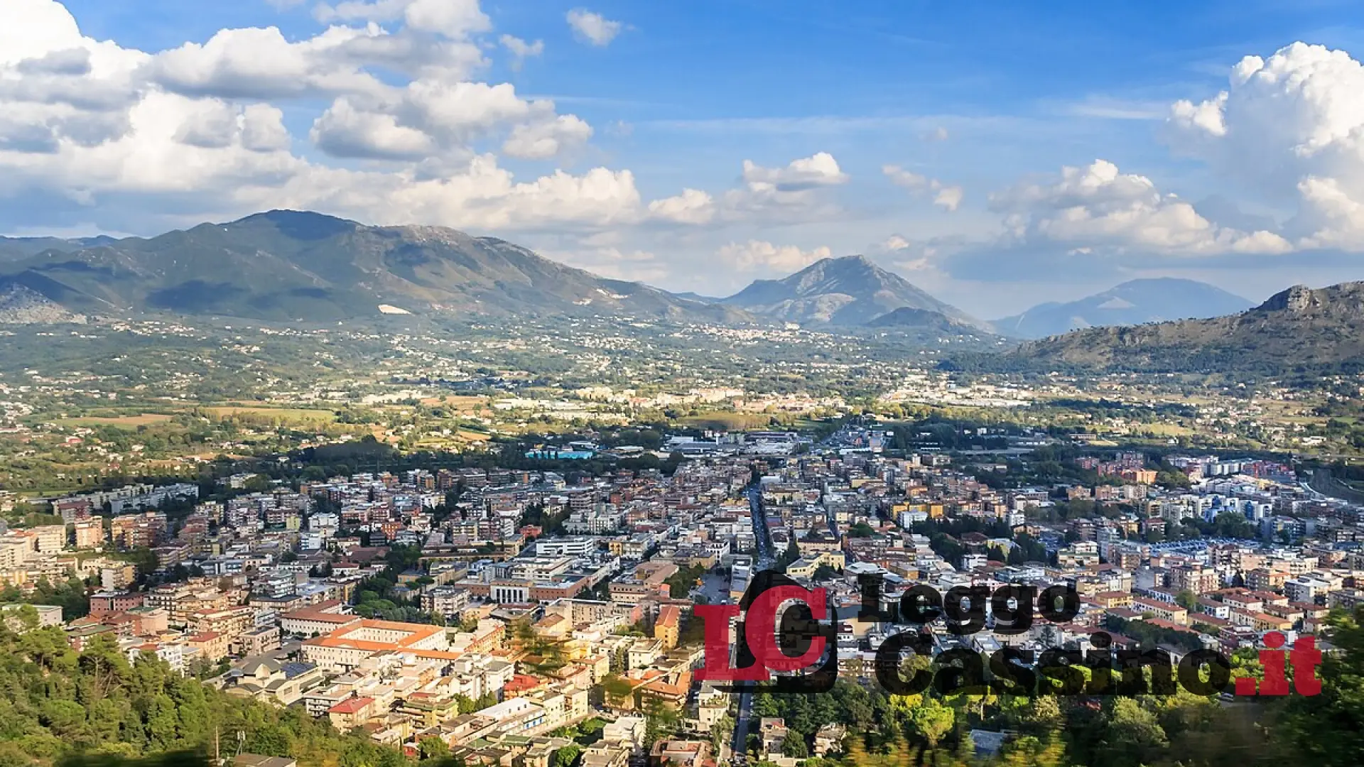 Impianti pubblicitari abusivi, scatta l’esposto in Prefettura