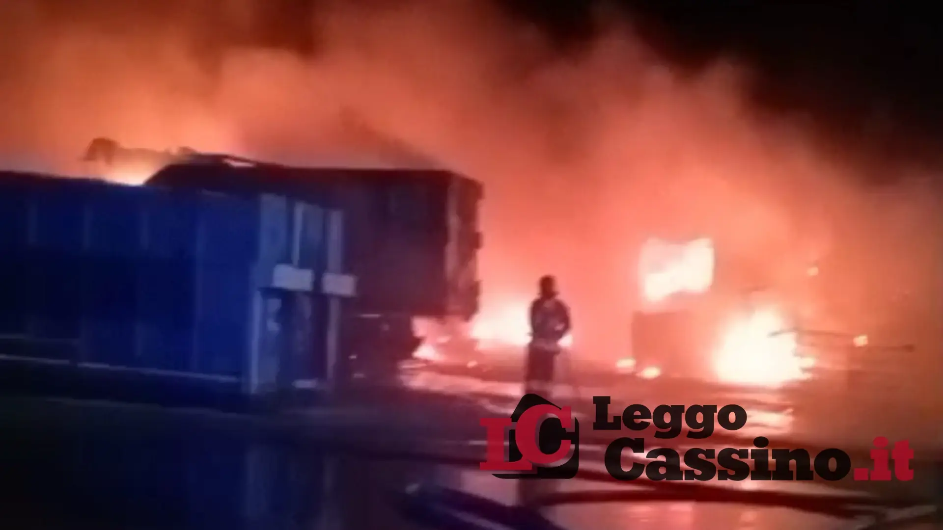 Paura a Cassino, in fiamme la Adler Evo