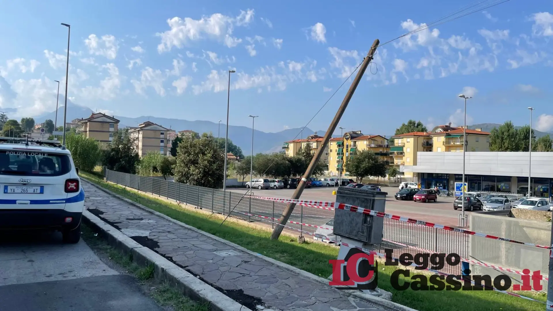 Pali pericolanti a Pontecorvo, gli agenti della Polizia Locale sanzionano la  Telecom