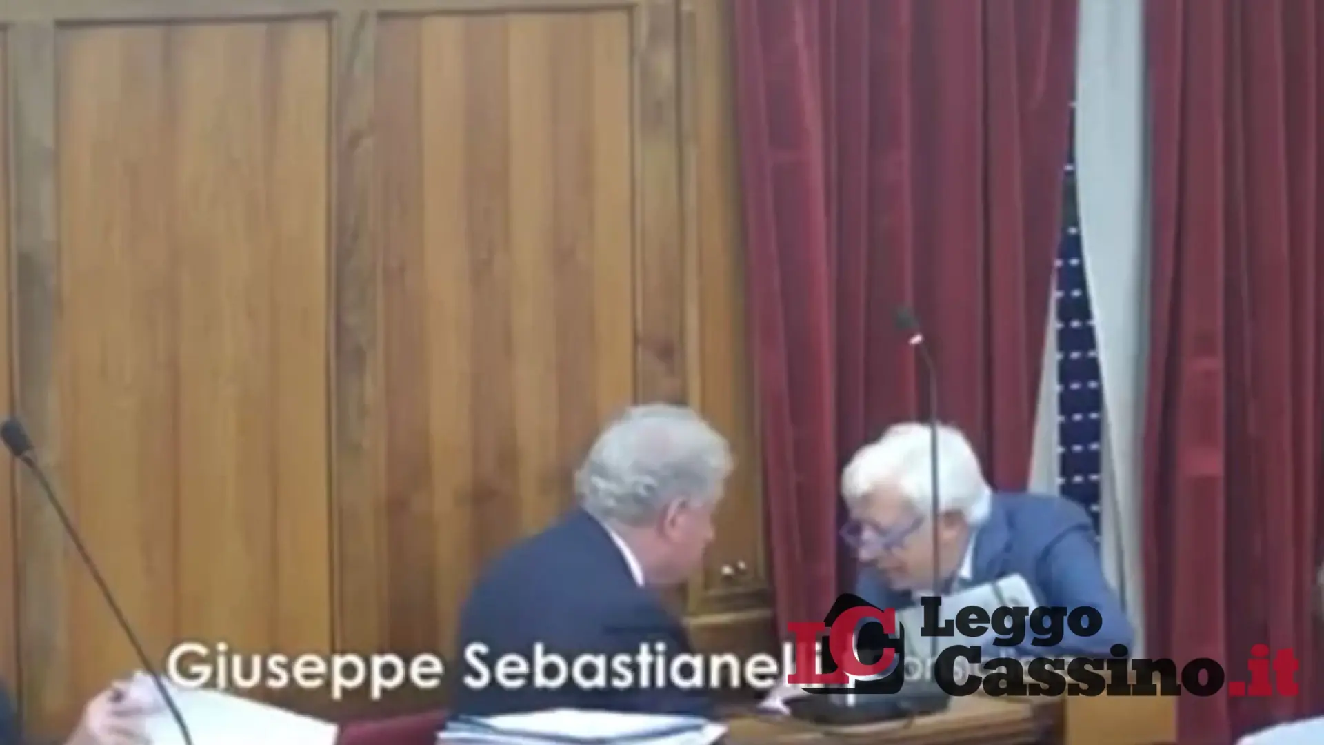 "Voi non sapete con chi avete a che fare": in Consiglio comunale volano anche minacce