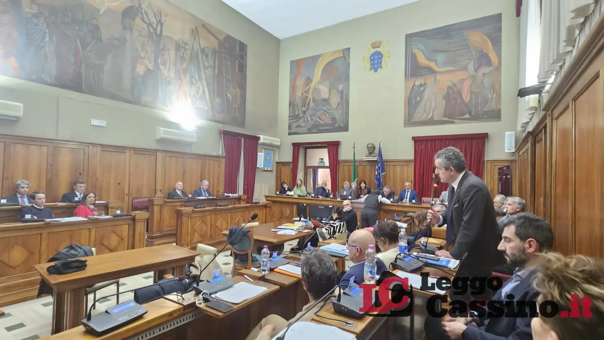 Caos in Consiglio: la maggioranza accusa la minoranza di "condotta indecorosa"