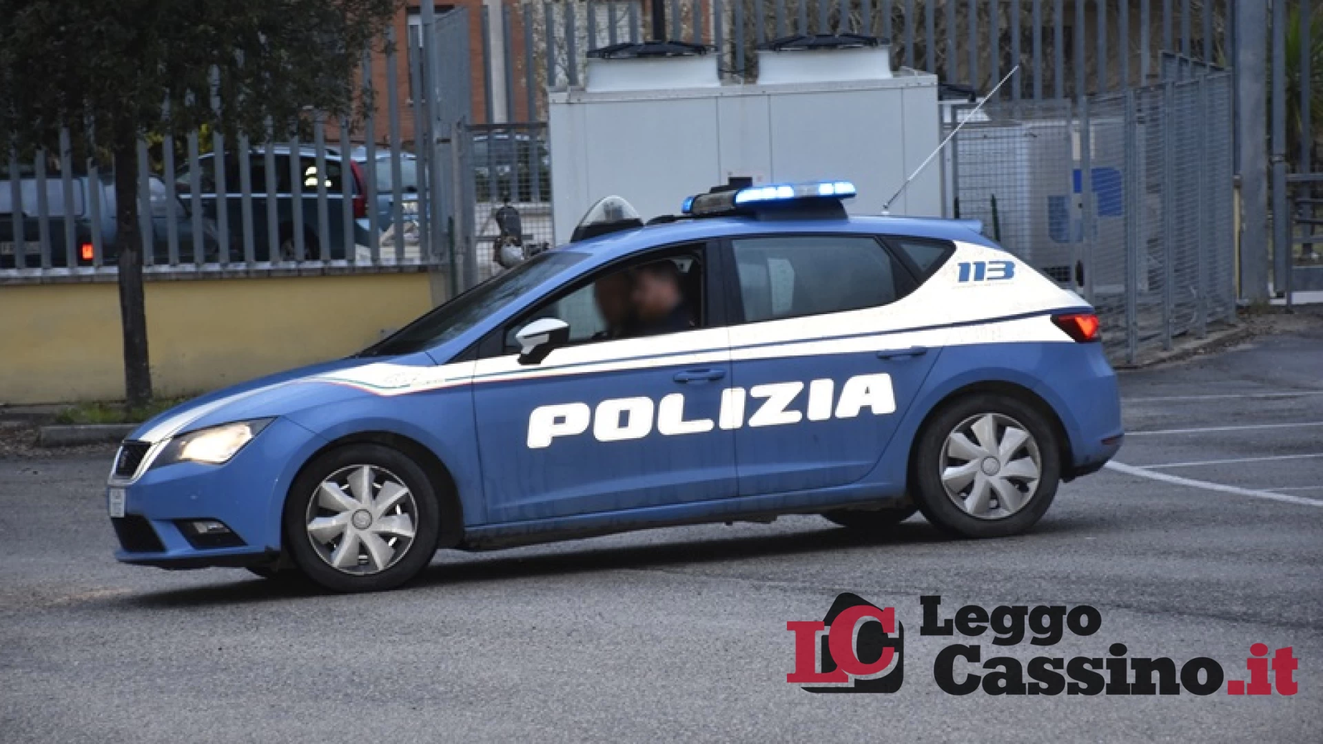 Blitz della Polizia davanti alle scuole: hashish e spacciatori nel mirino delle unità cinofile