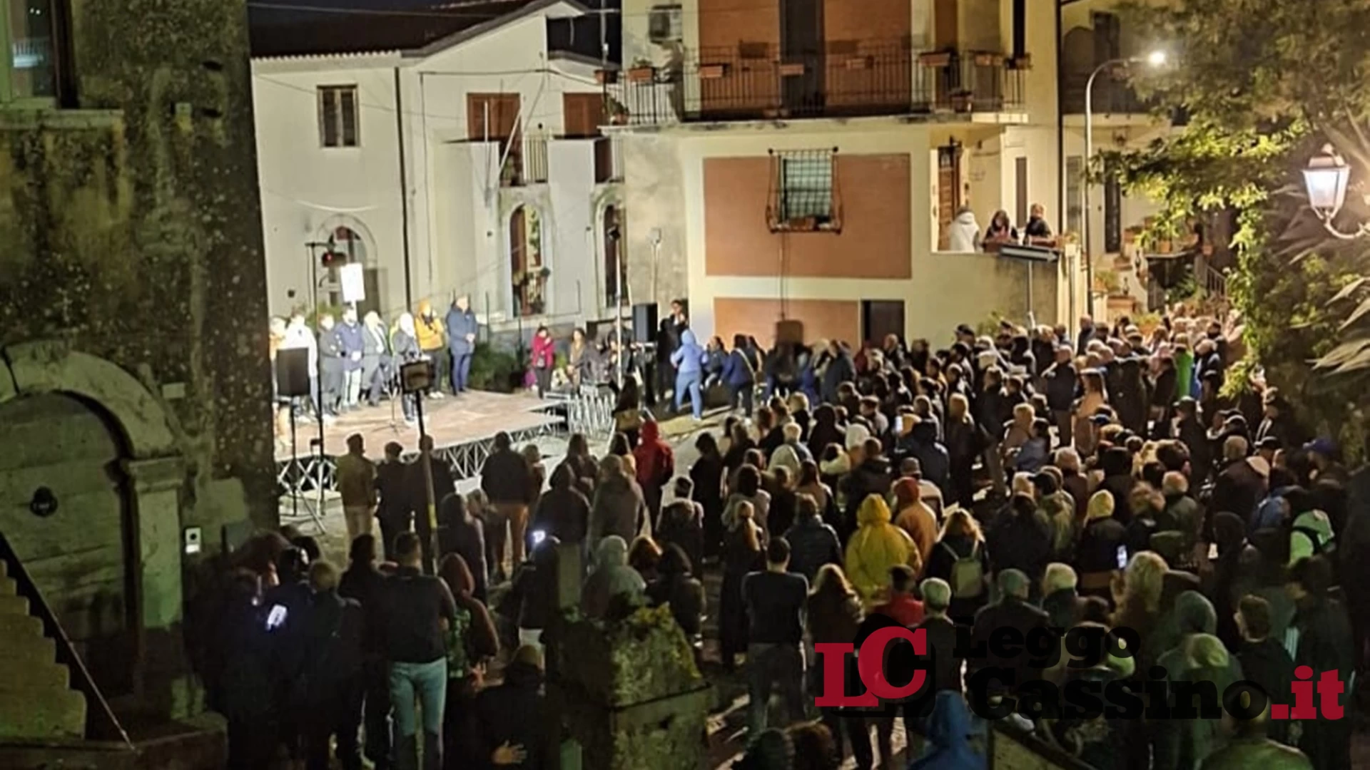 Cervaro, il vento non ferma "Direzione Futuro": folla in piazza per Luigi Gaglione