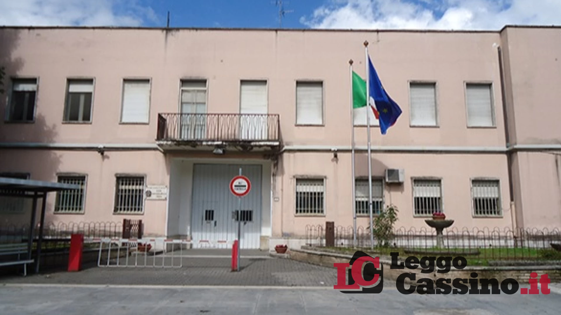 Cassino, follia in carcere: il killer di Corinaldo incendia la cella e aggredisce due agenti