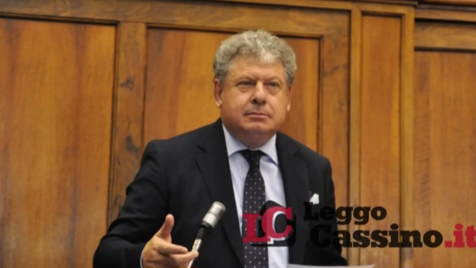 Sebastianelli attacca: "Niente soldi per strade e famiglie, ma 100mila euro per lo staff del sindaco"