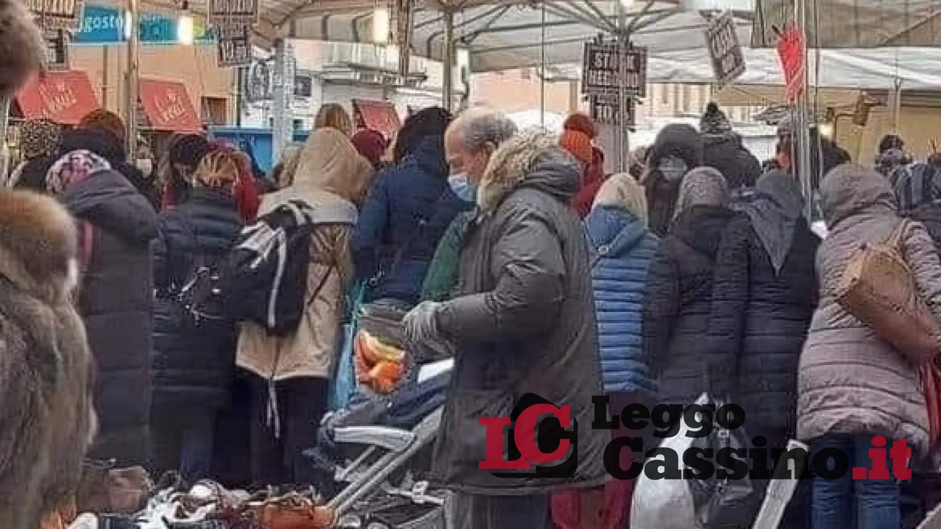 Il mercato, la foto fake e le scuse di Fontana