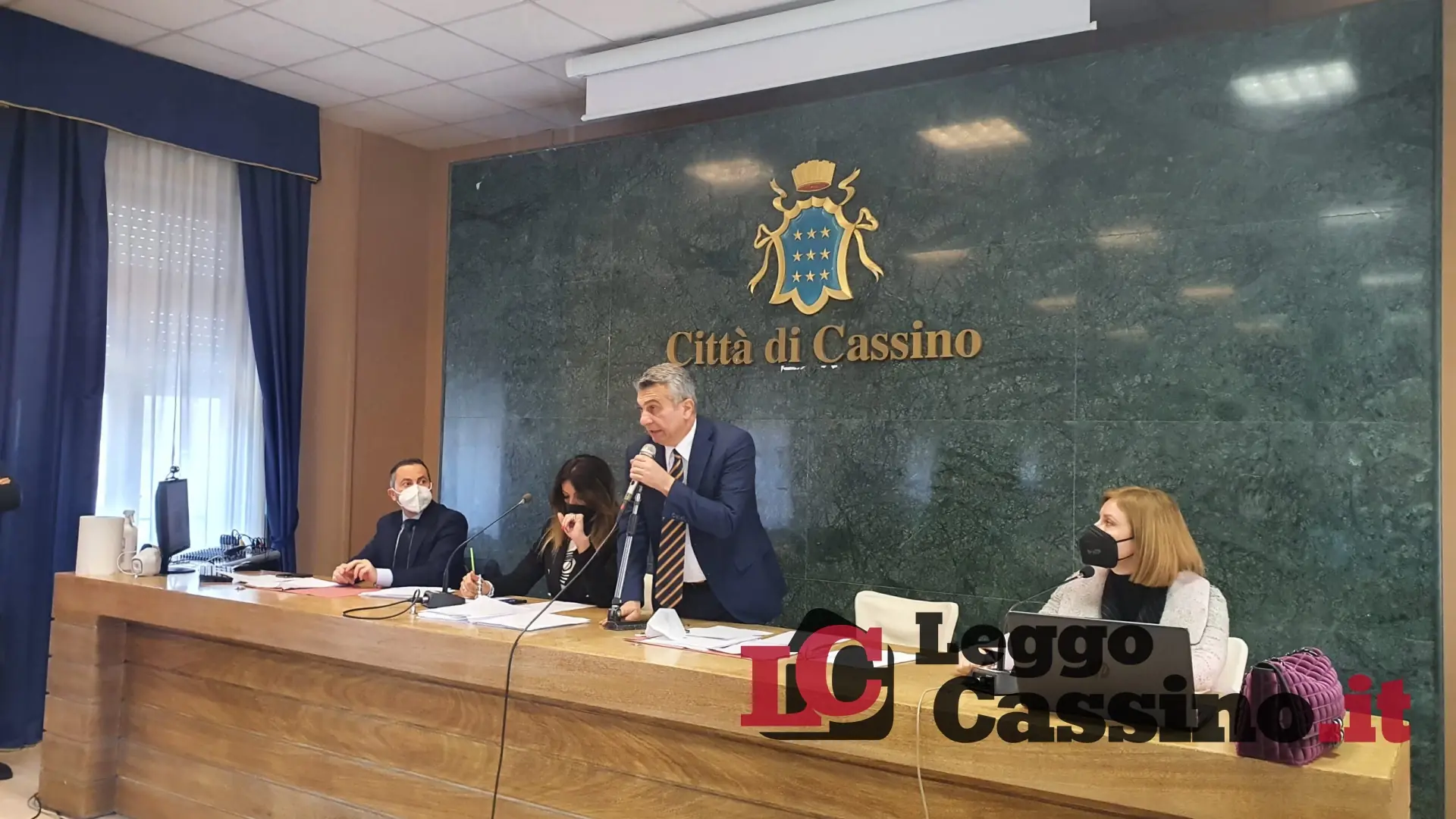 Botti di Natale in Consiglio comunale. Salera: "Smascheriamo la feccia della politica"