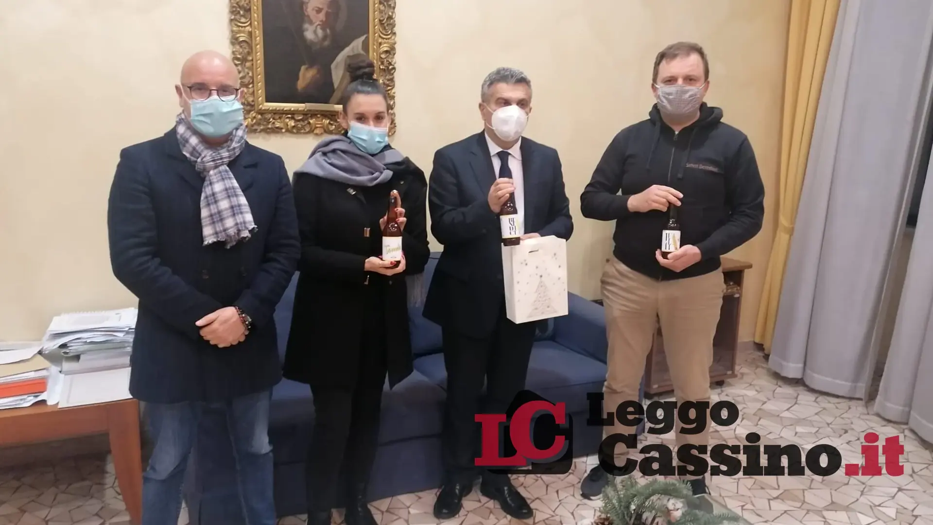 Il sindaco di Cassino omaggia il birrificio "Sancti Benedicti"