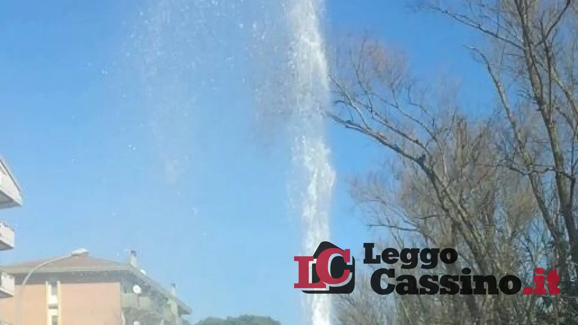 Il guasto in via Madonna di Loreto è stato causato dai lavori per il guard rail