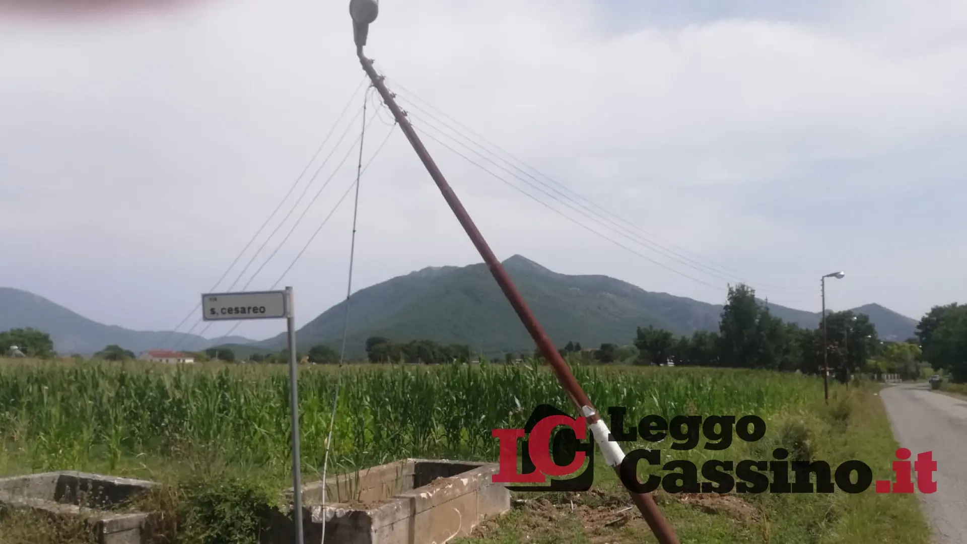 Cassino, palo pericolante in via San Cesareo: scatta l'sos