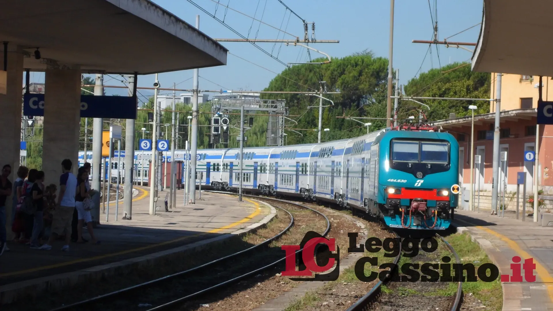 Incendio in prossimità dei binari, treni soppressi e ritardi