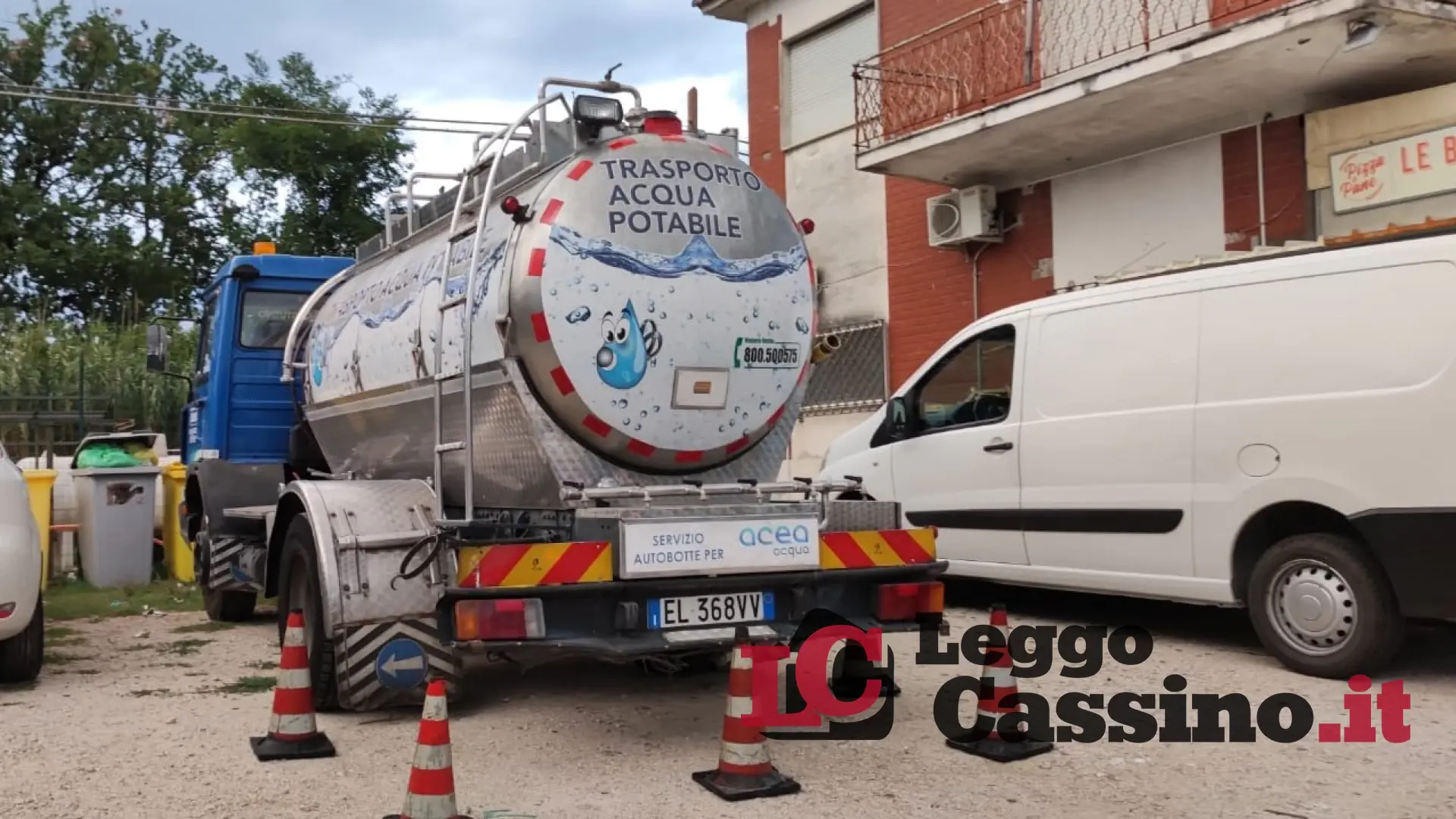Un'intera giornata senz'acqua, ecco l'autobotte di Acea