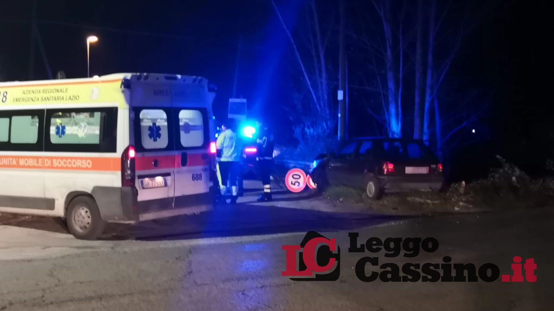 Incidente su via Sferracavalli, una macchina finisce nel fiume