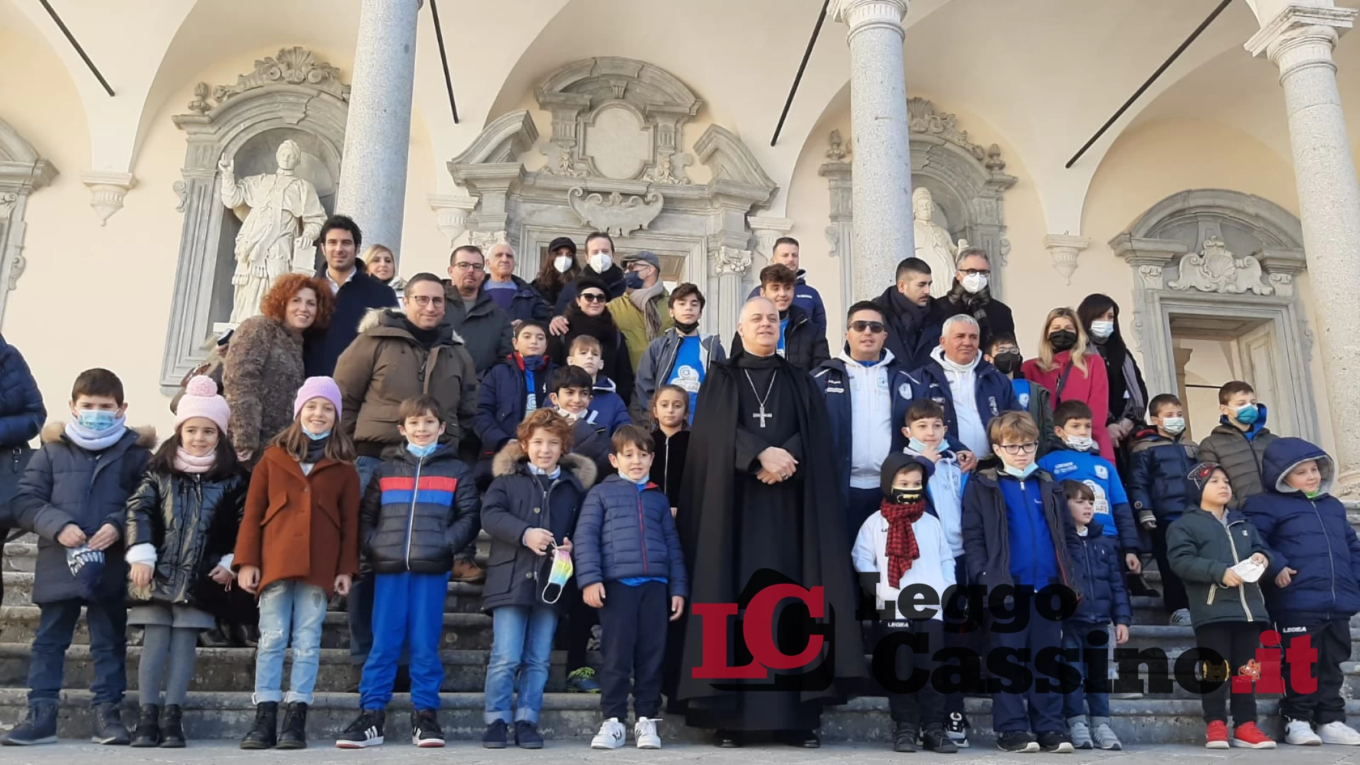 La squadra A. C. Montecassino ricevuta dall'Abate