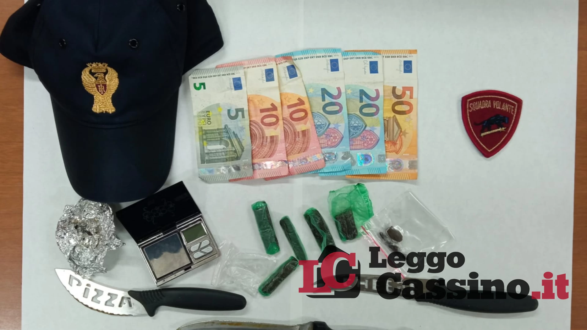 Spaccia in pieno giorno, la Polizia di Stato arresta un giovane