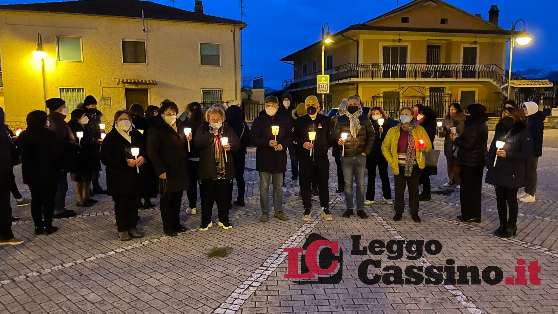 Una fiaccolata per esprimere vicinanza ad una famiglia ucraina