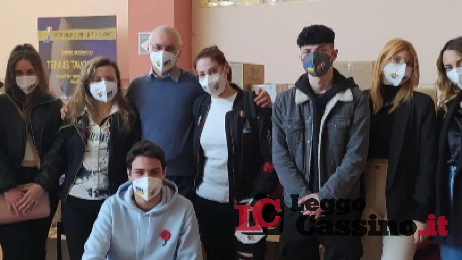 Gli studenti dell'IIS Medaglia d'Oro raccolgono pacchi per l'Ucraina