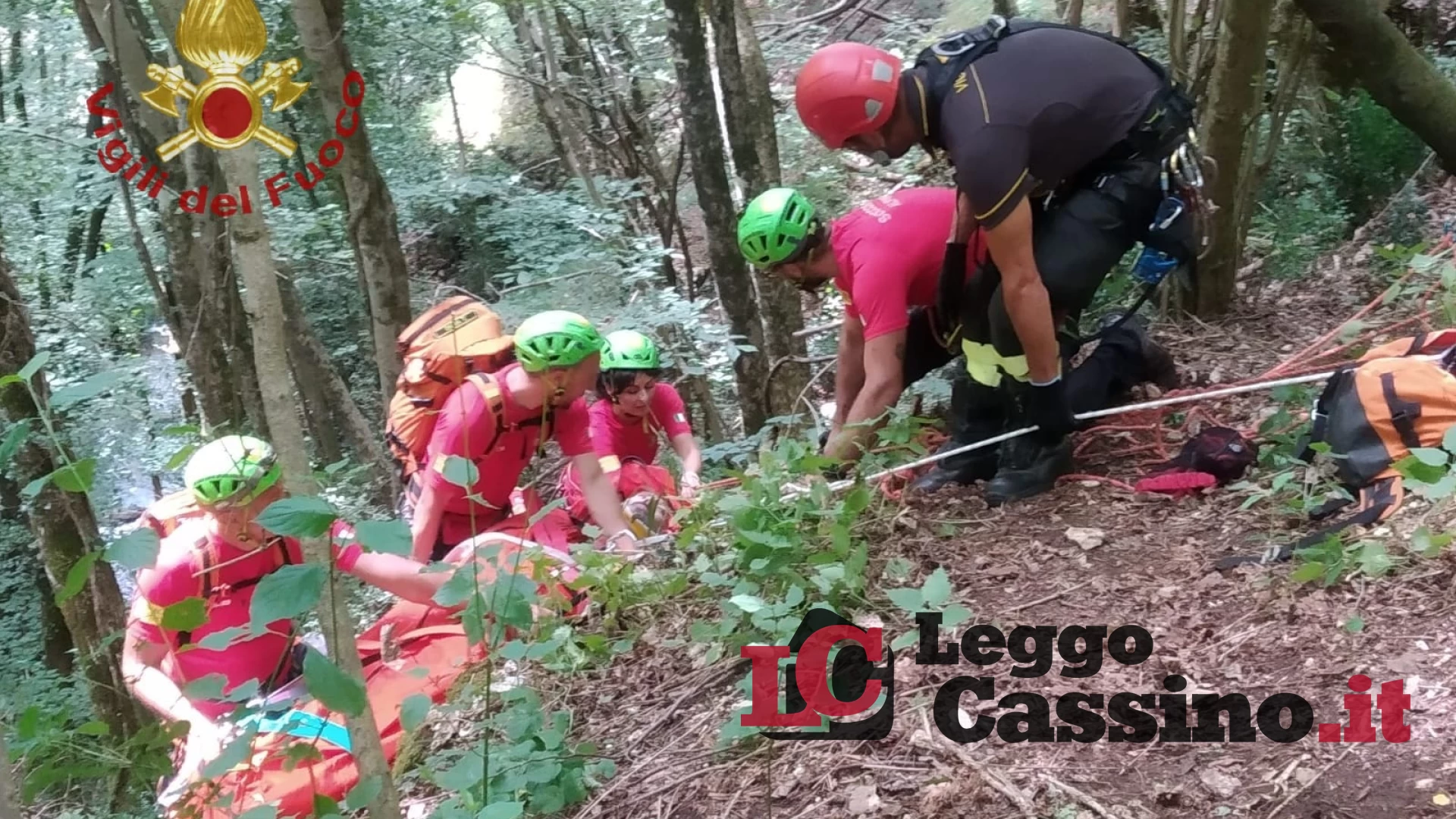 Va a pesca e precipita a ridosso del torrente: salvato dai vigili del fuoco