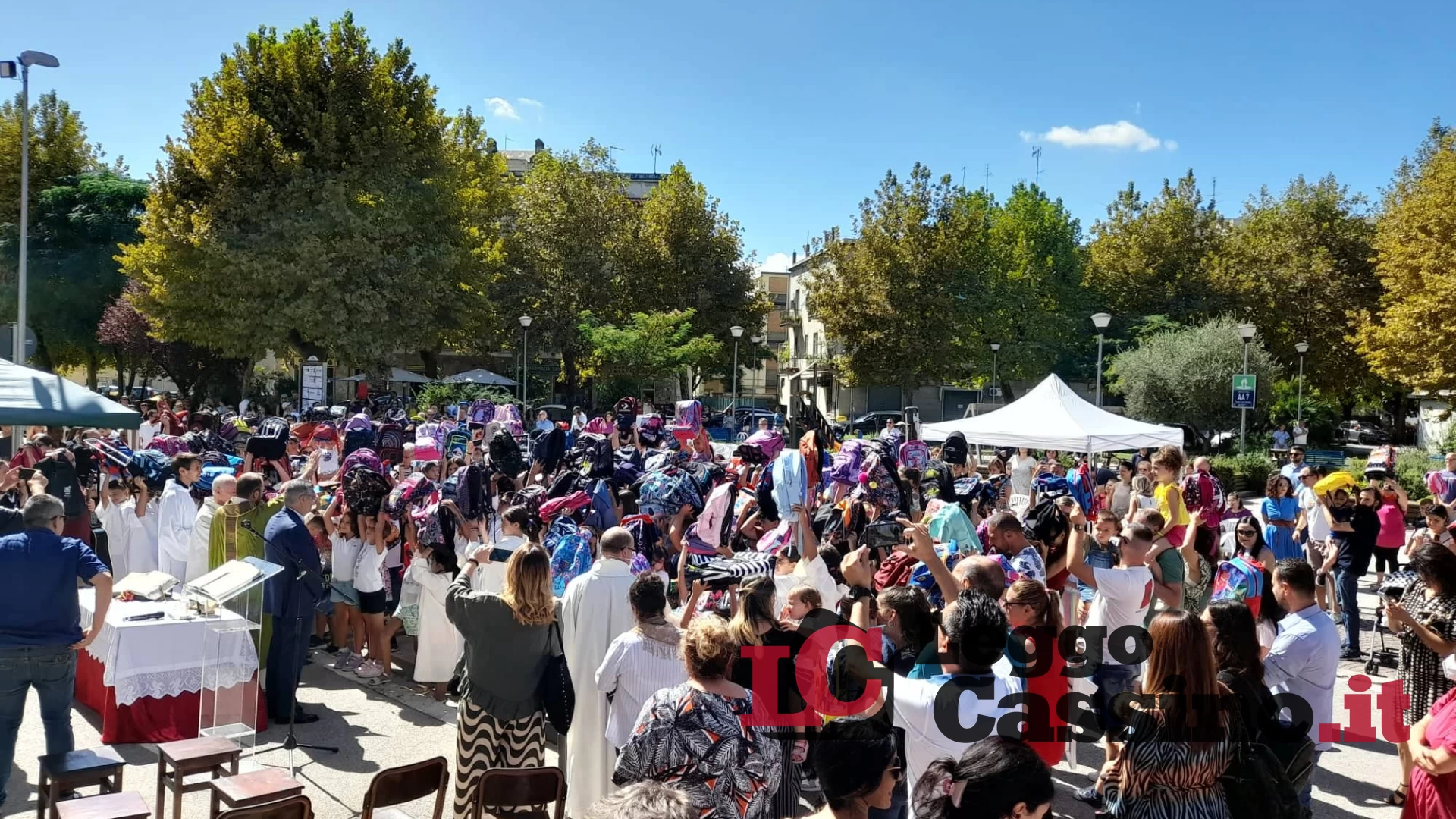 L'anno scolastico inizia con la benedizione degli zainetti