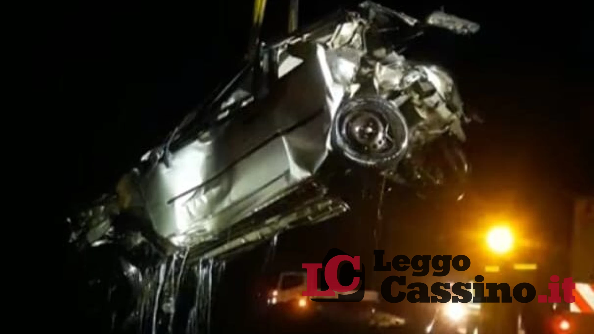 Con l'auto nel fiume: peggiorano le condizioni dei ragazzi