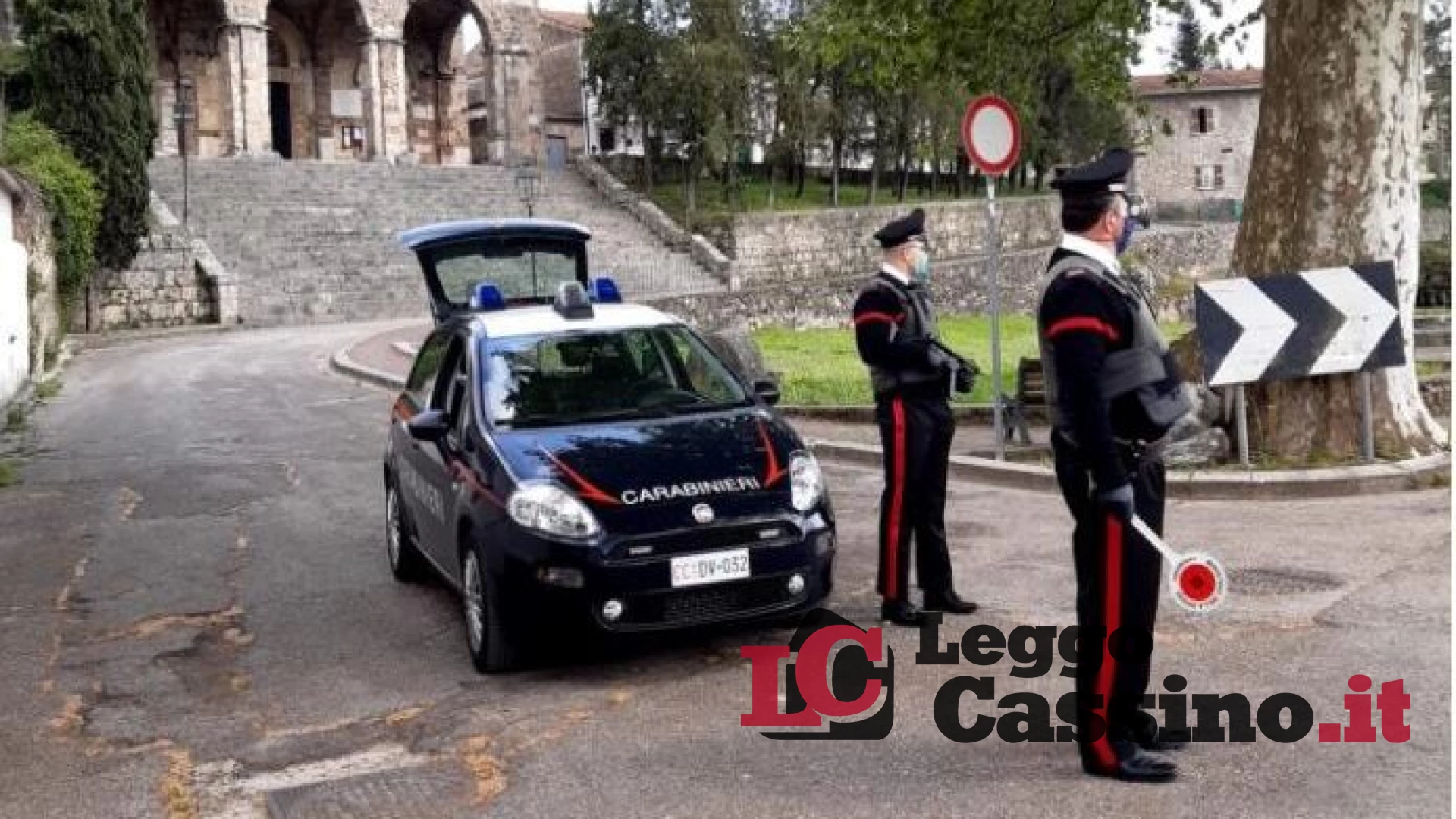 Aquino, lo conosce sui social e gli estorce 200.000 euro: casalinga in manette