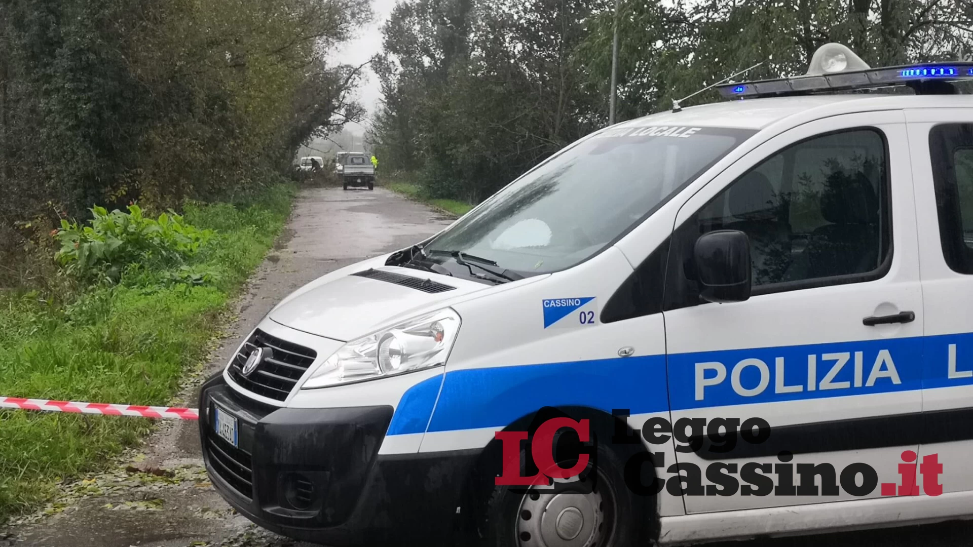 Cassino nella morsa del maltempo: cade un albero in via Madonna di Loreto
